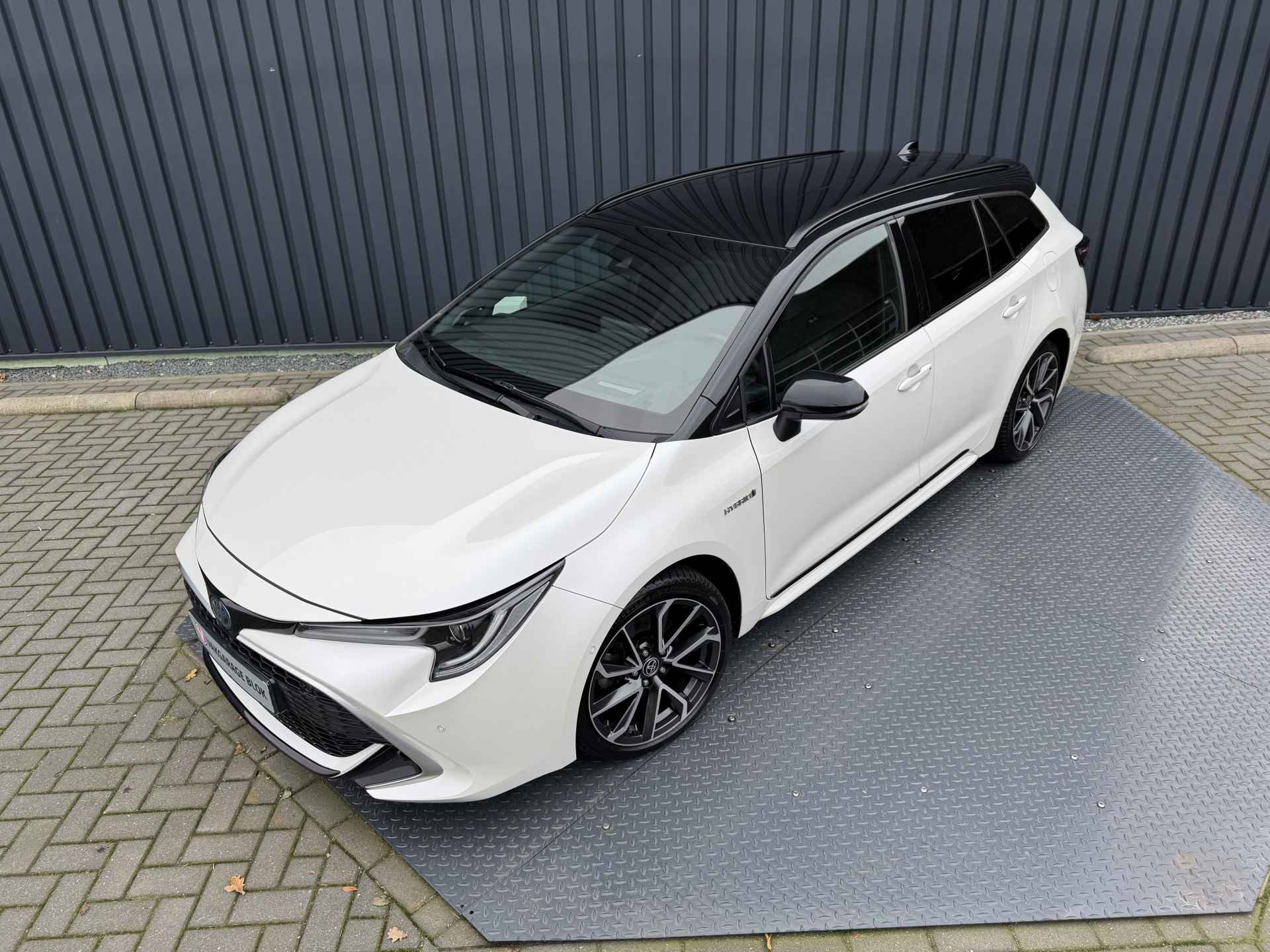 Toyota Corolla Touring Sports 2.0 Hybrid Executive / Bi tone | JBL | Head-up | BSM | PDC V+A | Rijklaar!! - 3/37