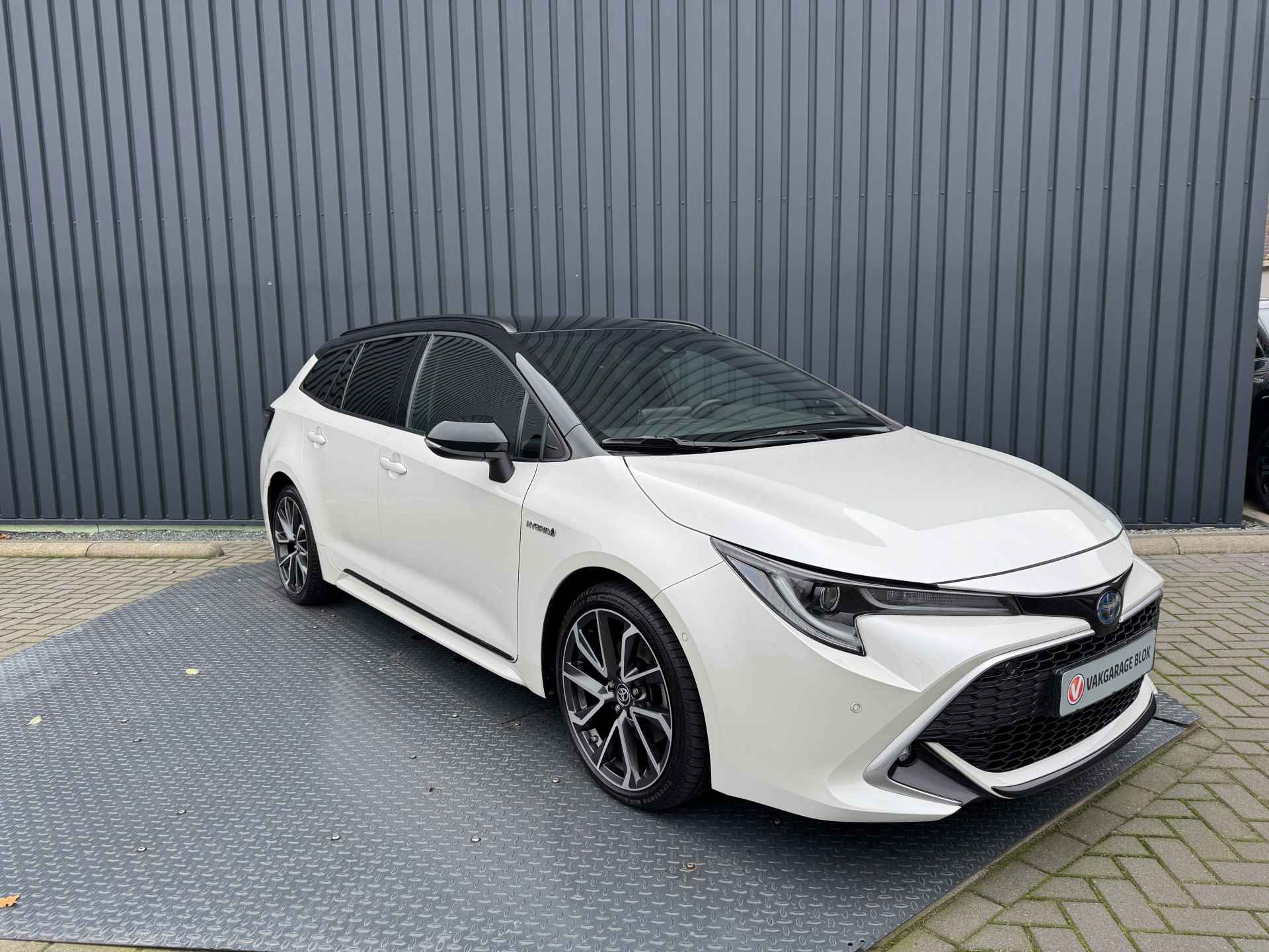 Toyota Corolla Touring Sports 2.0 Hybrid Executive / Bi tone | JBL | Head-up | BSM | PDC V+A | Rijklaar!! - 7/37