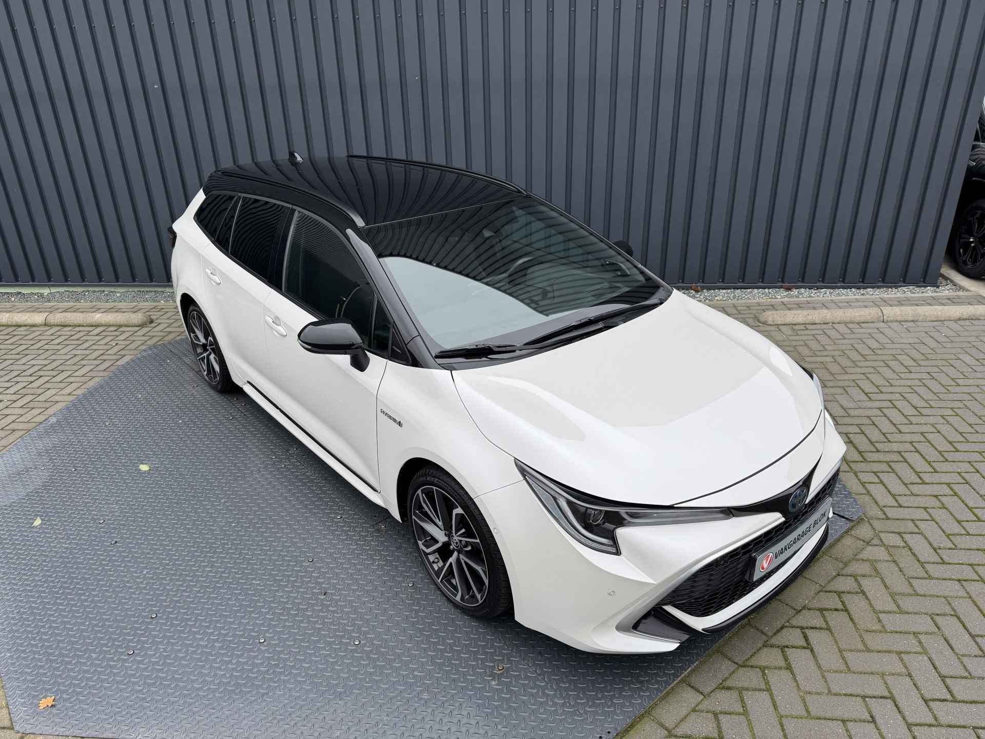 Toyota Corolla Touring Sports 2.0 Hybrid Executive / Bi tone | JBL | Head-up | BSM | PDC V+A | Rijklaar!! - 8/37