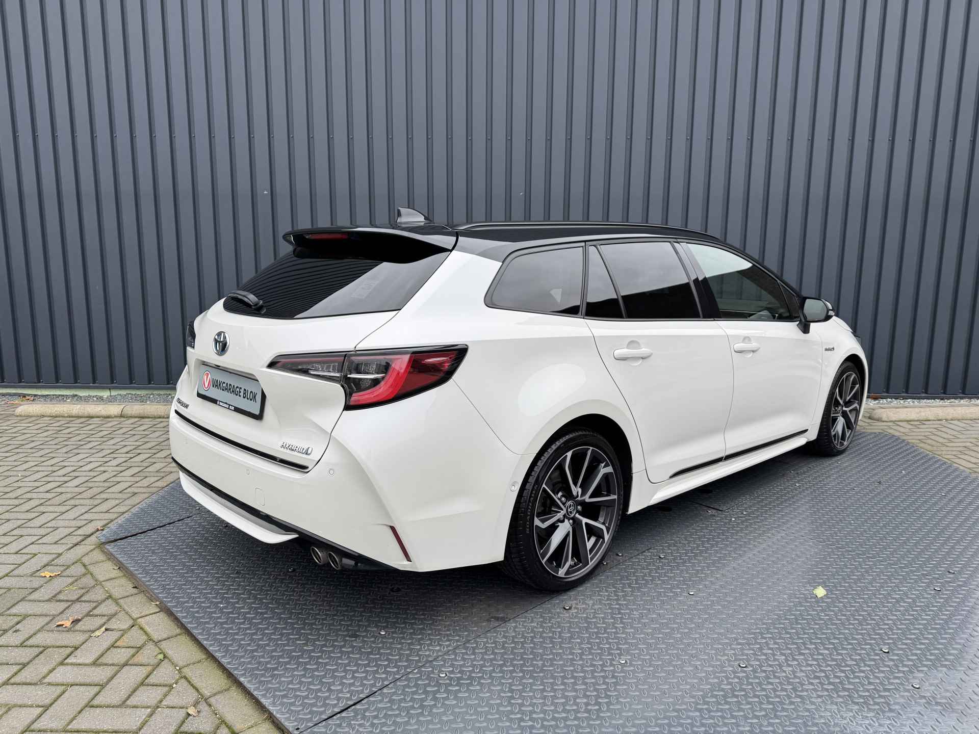 Toyota Corolla Touring Sports 2.0 Hybrid Executive / Bi tone | JBL | Head-up | BSM | PDC V+A | Rijklaar!! - 10/37