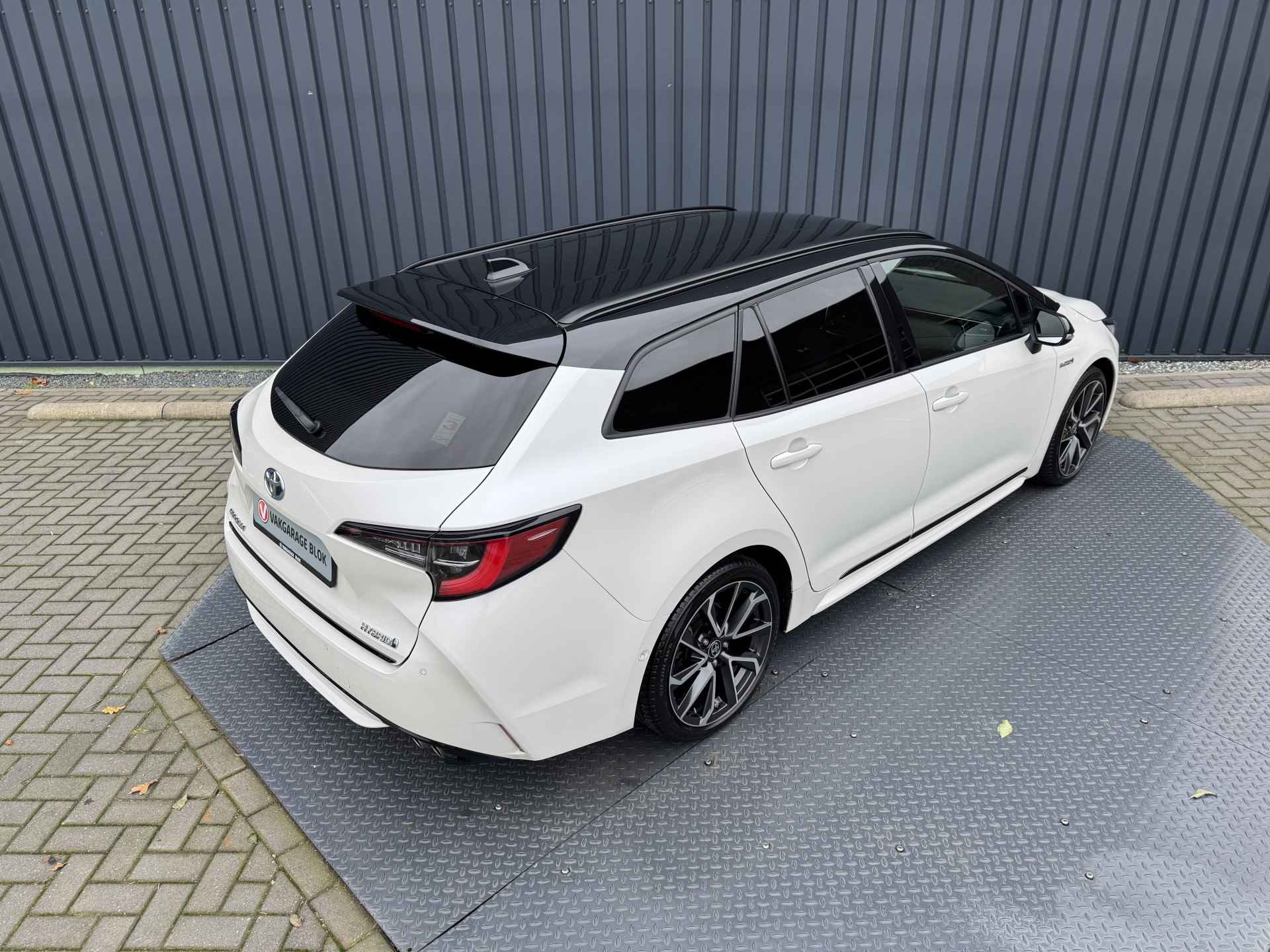 Toyota Corolla Touring Sports 2.0 Hybrid Executive / Bi tone | JBL | Head-up | BSM | PDC V+A | Rijklaar!! - 11/37