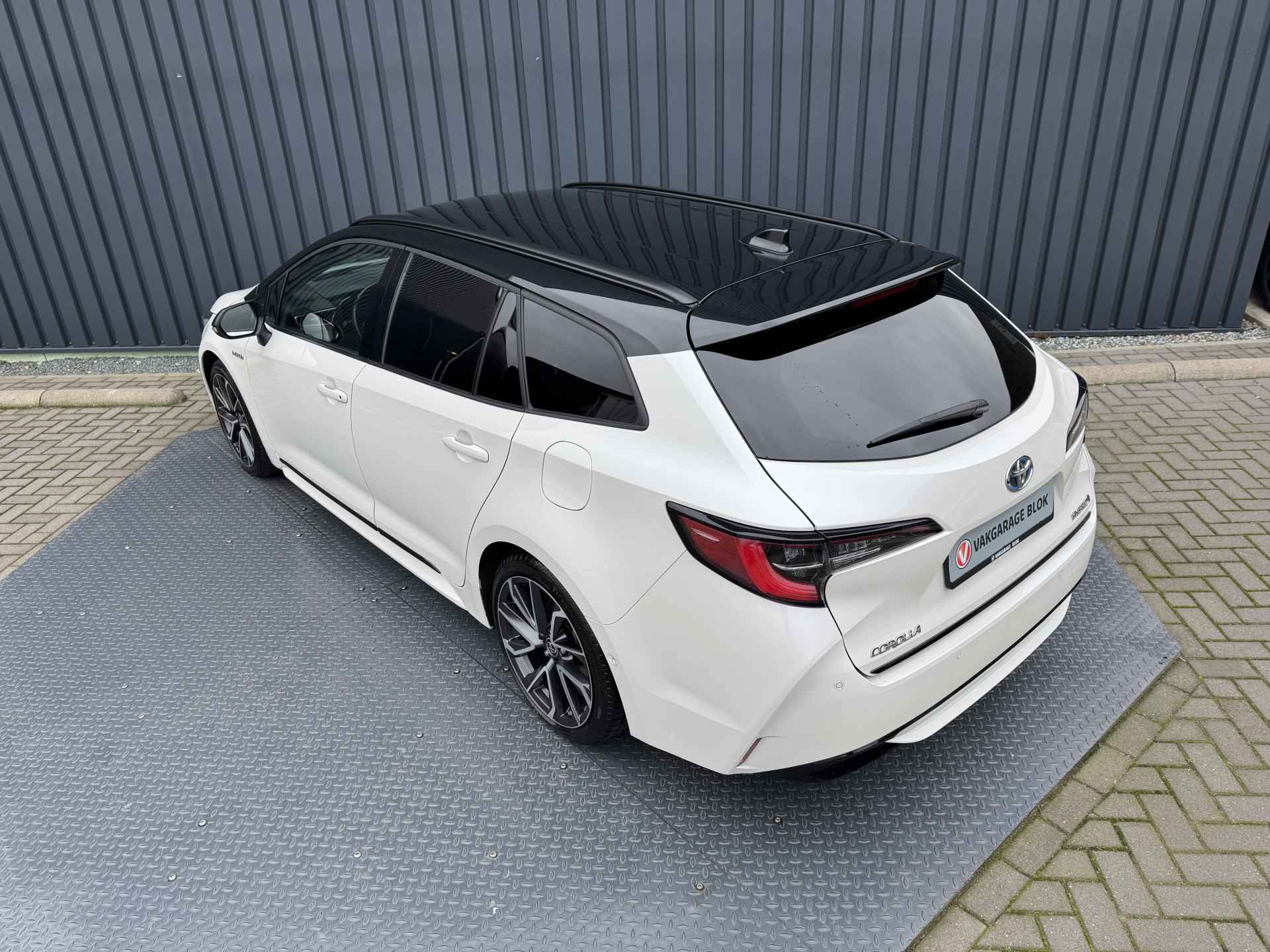 Toyota Corolla Touring Sports 2.0 Hybrid Executive / Bi tone | JBL | Head-up | BSM | PDC V+A | Rijklaar!! - 14/37