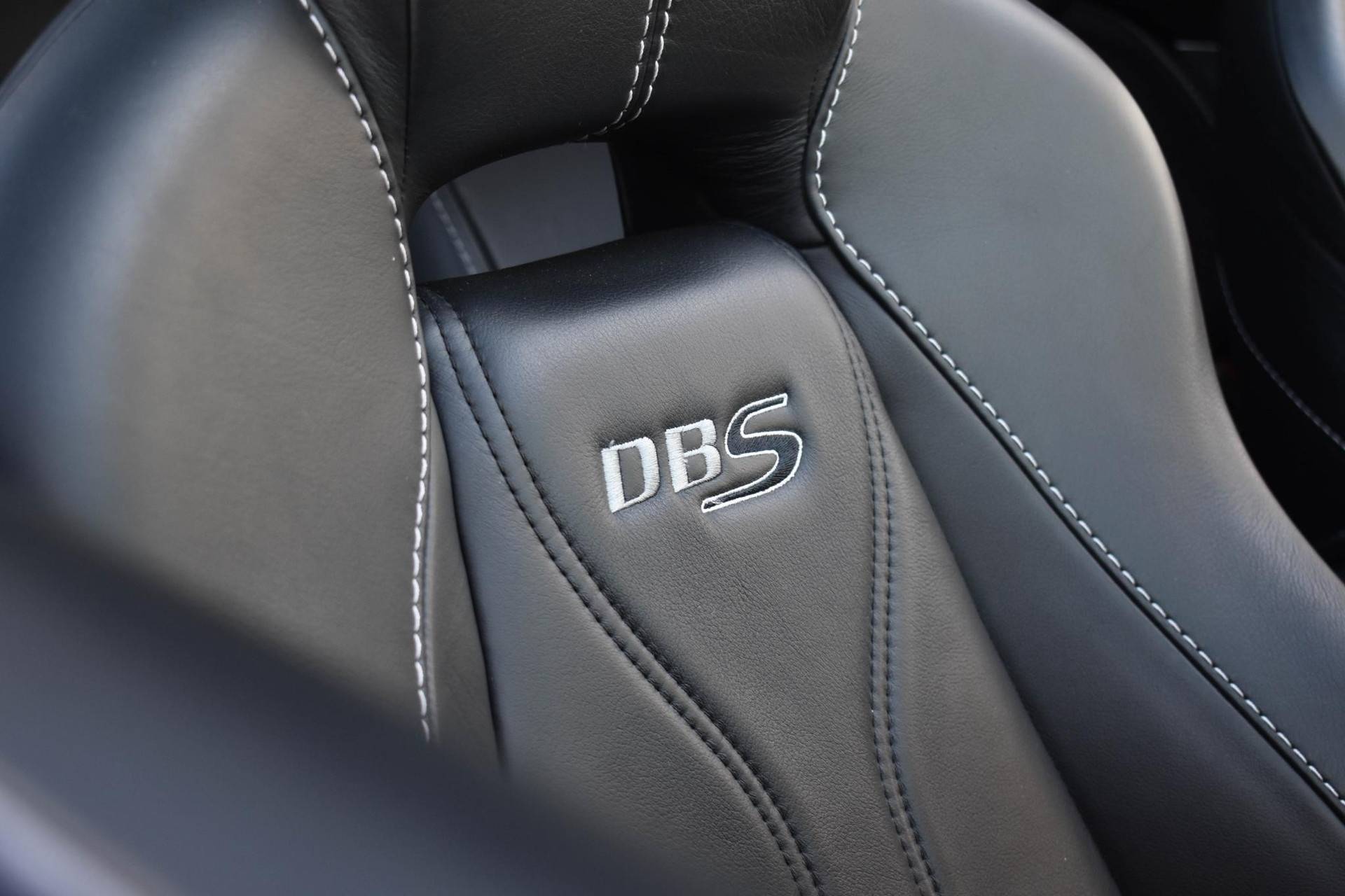 Aston Martin DBS Volante 6.0 V12 Touchtronic Carbon B&O 20"Keramisch Touchtronic Carbon B&O - 32/58