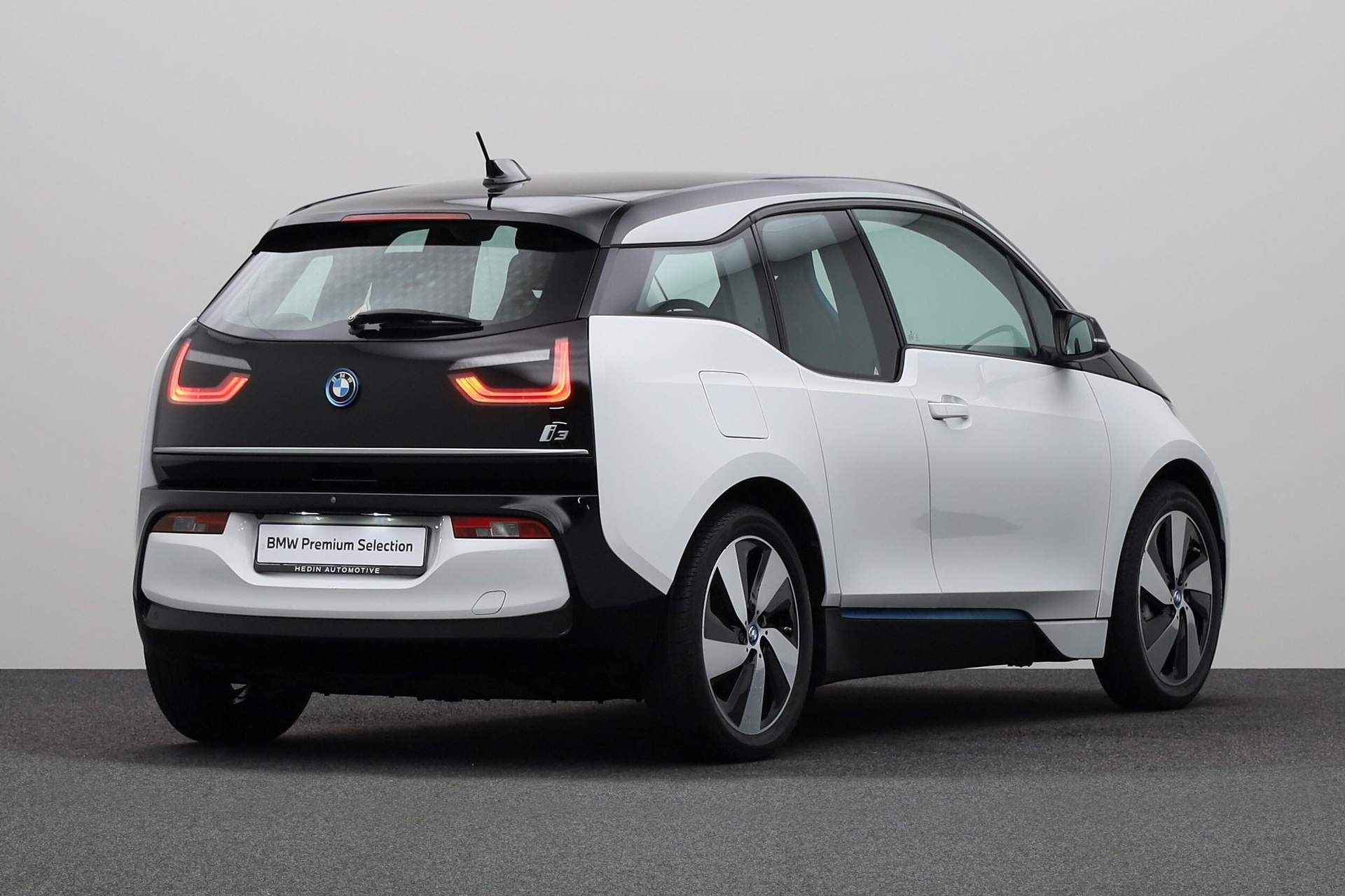 BMW i3 Basis 120Ah 42 kWh | AC Snelladen | Achteruitrijcamera | Cruise Control | PDC Voor/Achter | - 2/25