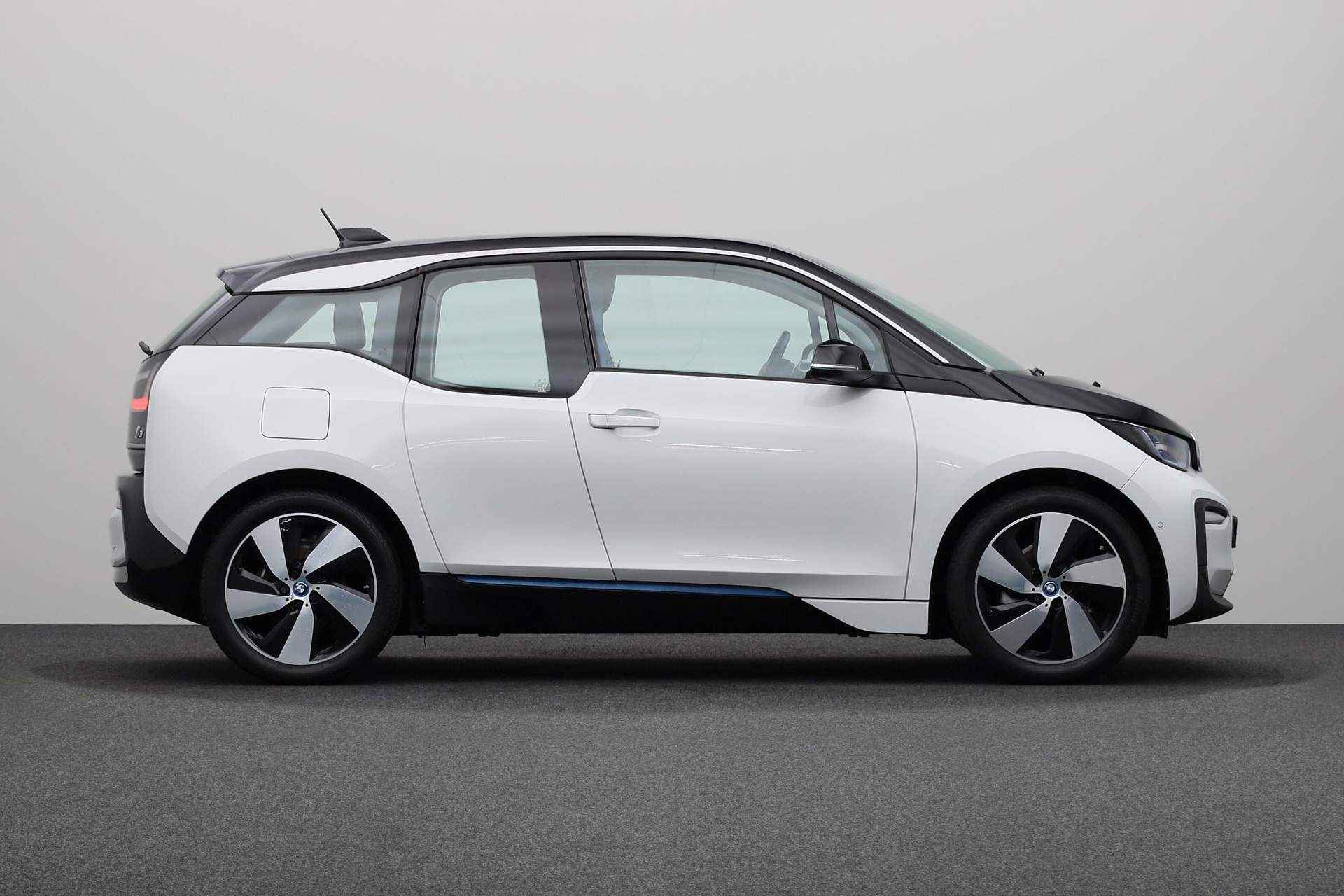 BMW i3 Basis 120Ah 42 kWh | AC Snelladen | Achteruitrijcamera | Cruise Control | PDC Voor/Achter | - 10/25