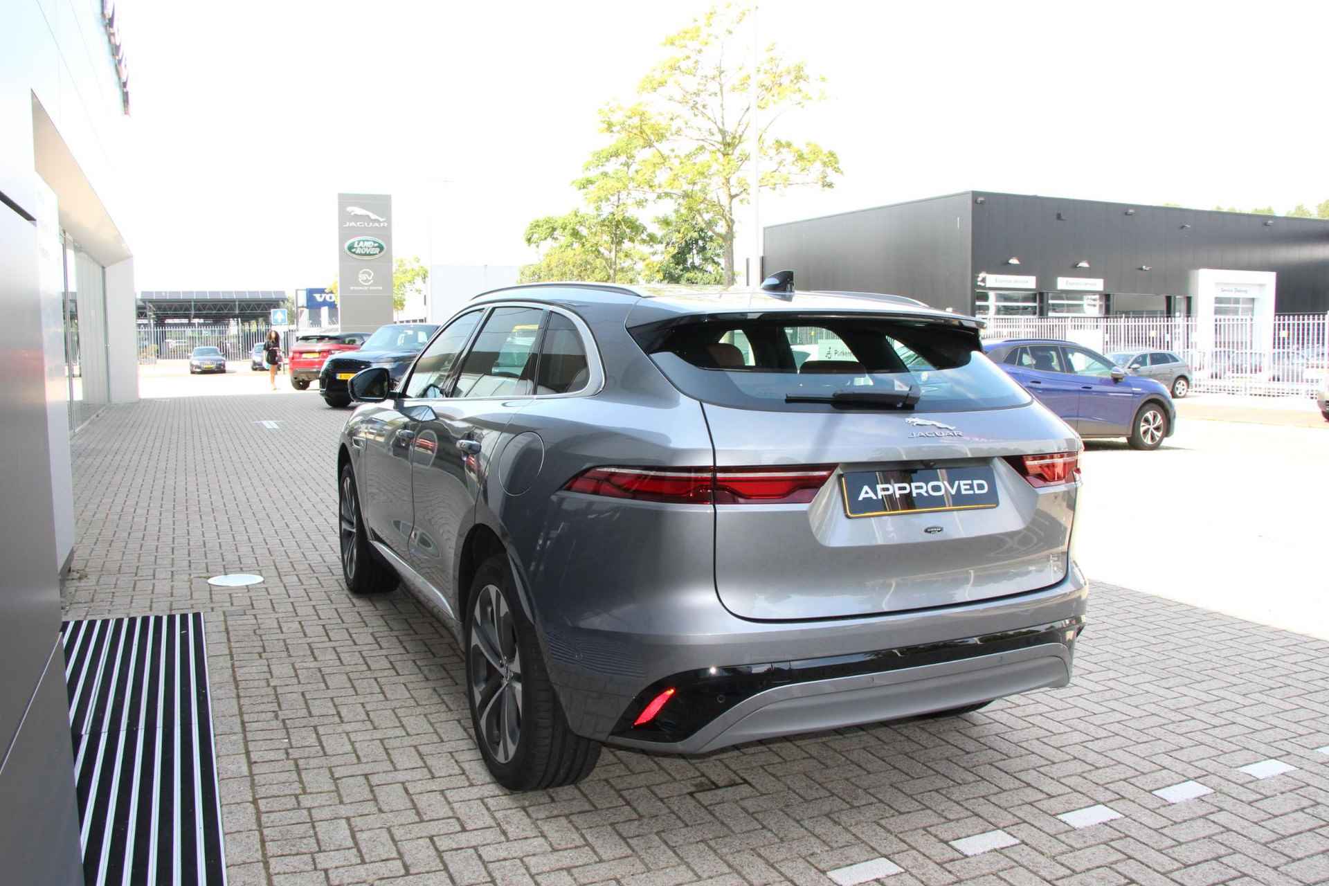 Jaguar F-PACE P400e PHEV R-Dynamic HSE - 6/27