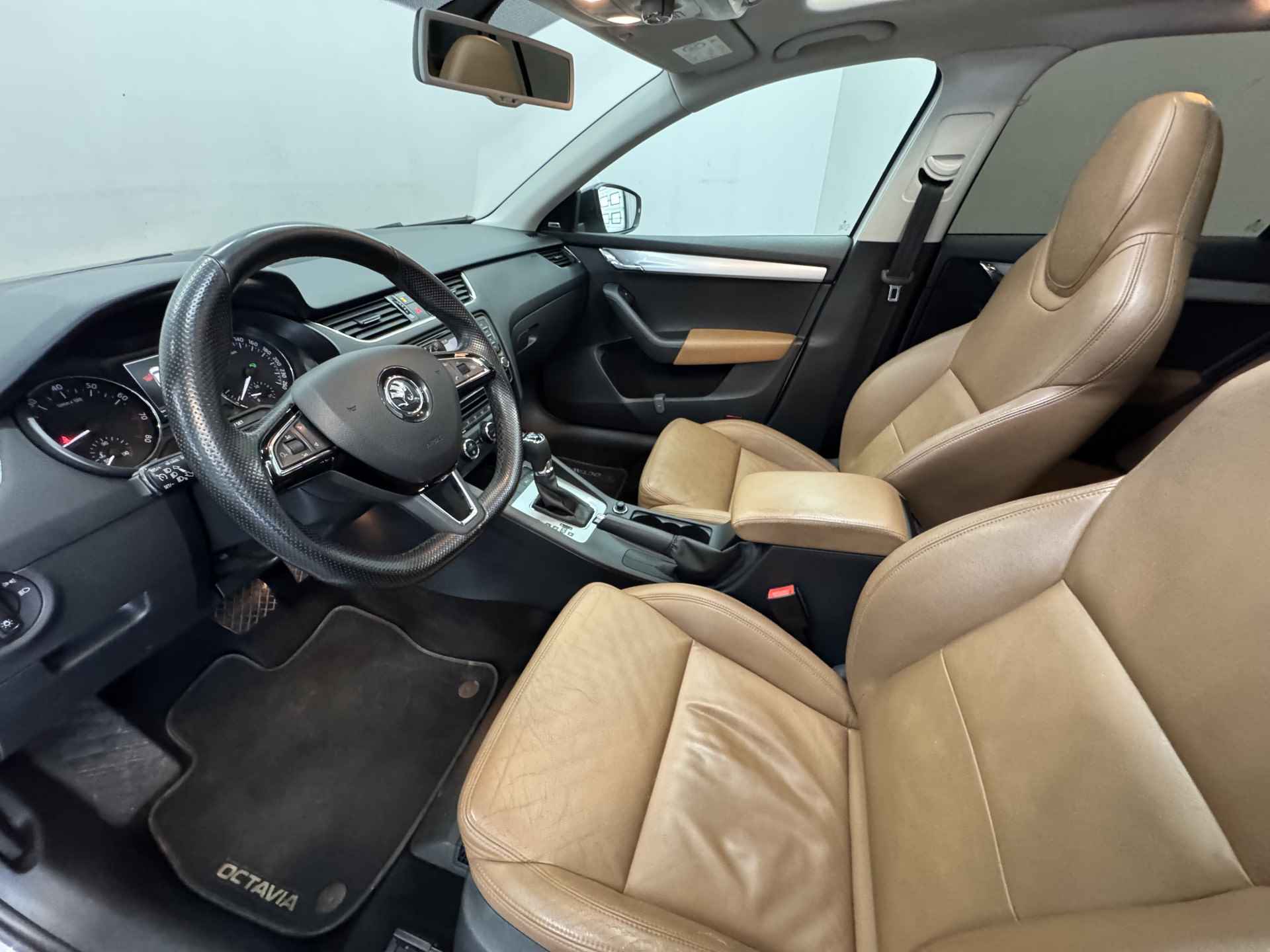 ŠKODA Octavia Combi 1.4 TSI Greentech Style Businessline✅Panoramadak✅Sportstoelen✅Stoelverwarming✅Leder Bekleding✅Apple Carplay✅DSG✅ - 5/82