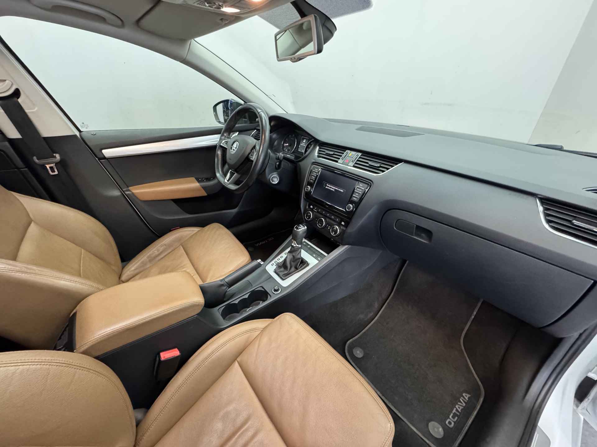 ŠKODA Octavia Combi 1.4 TSI Greentech Style Businessline✅Panoramadak✅Sportstoelen✅Stoelverwarming✅Leder Bekleding✅Apple Carplay✅DSG✅ - 8/82