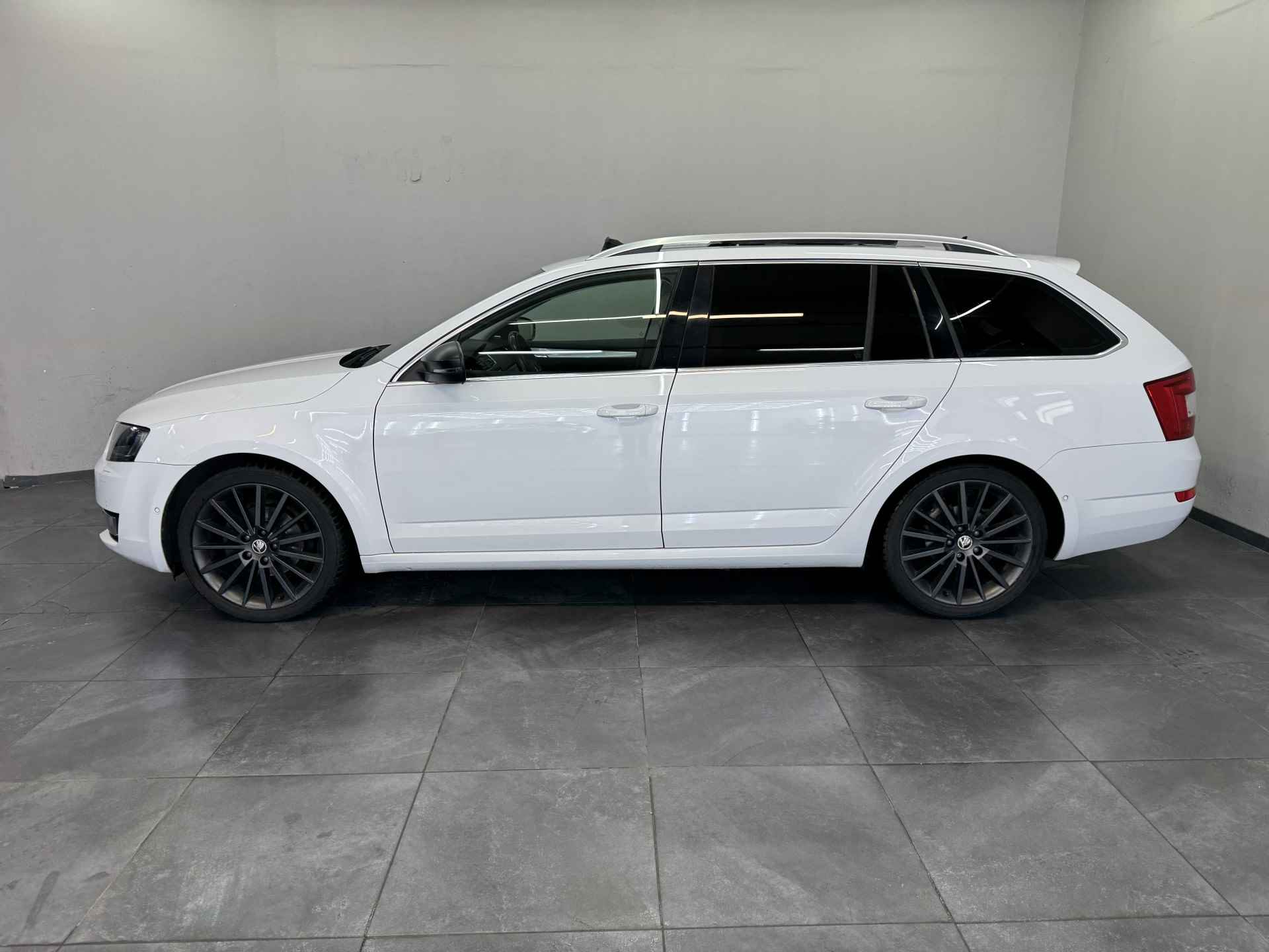 ŠKODA Octavia Combi 1.4 TSI Greentech Style Businessline✅Panoramadak✅Sportstoelen✅Stoelverwarming✅Leder Bekleding✅Apple Carplay✅DSG✅ - 19/82