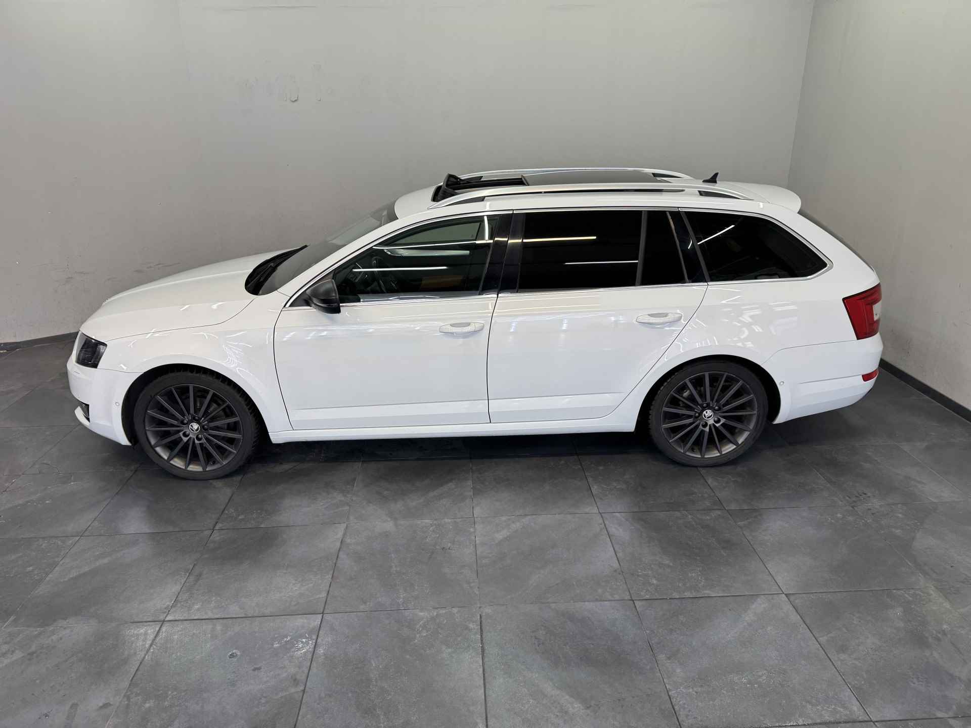 ŠKODA Octavia Combi 1.4 TSI Greentech Style Businessline✅Panoramadak✅Sportstoelen✅Stoelverwarming✅Leder Bekleding✅Apple Carplay✅DSG✅ - 65/82