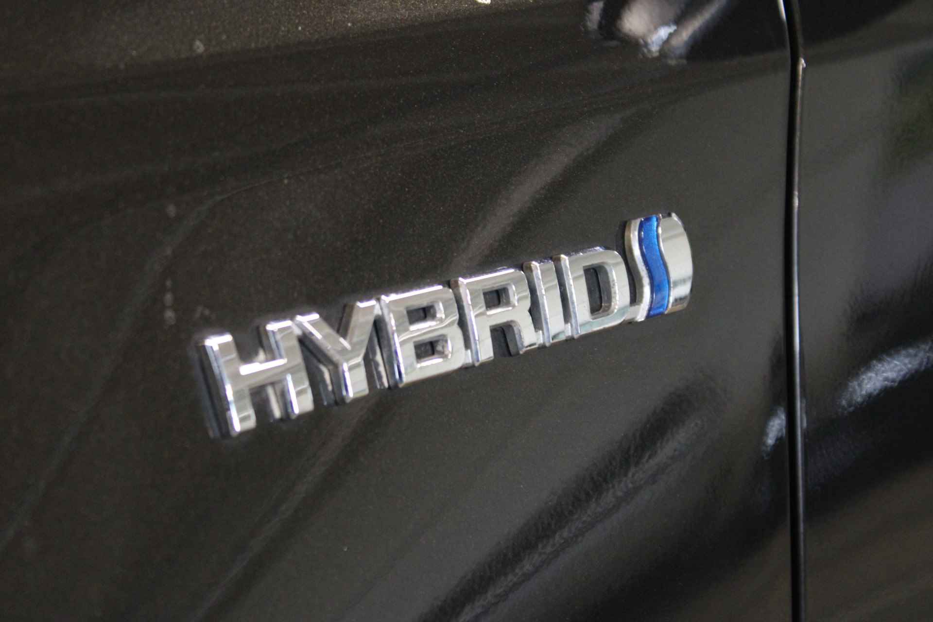 Toyota RAV4 2.5 Hybrid Dynamic | Incl. 1 jaar garantie | 1ste eigenaar | 100% Dealeronderhouden | Parkeercamera | Full LED | Cruise | DAB | Navi | Lane assist | Elektrische achterklep | PDC | Bluetooth | - 18/49
