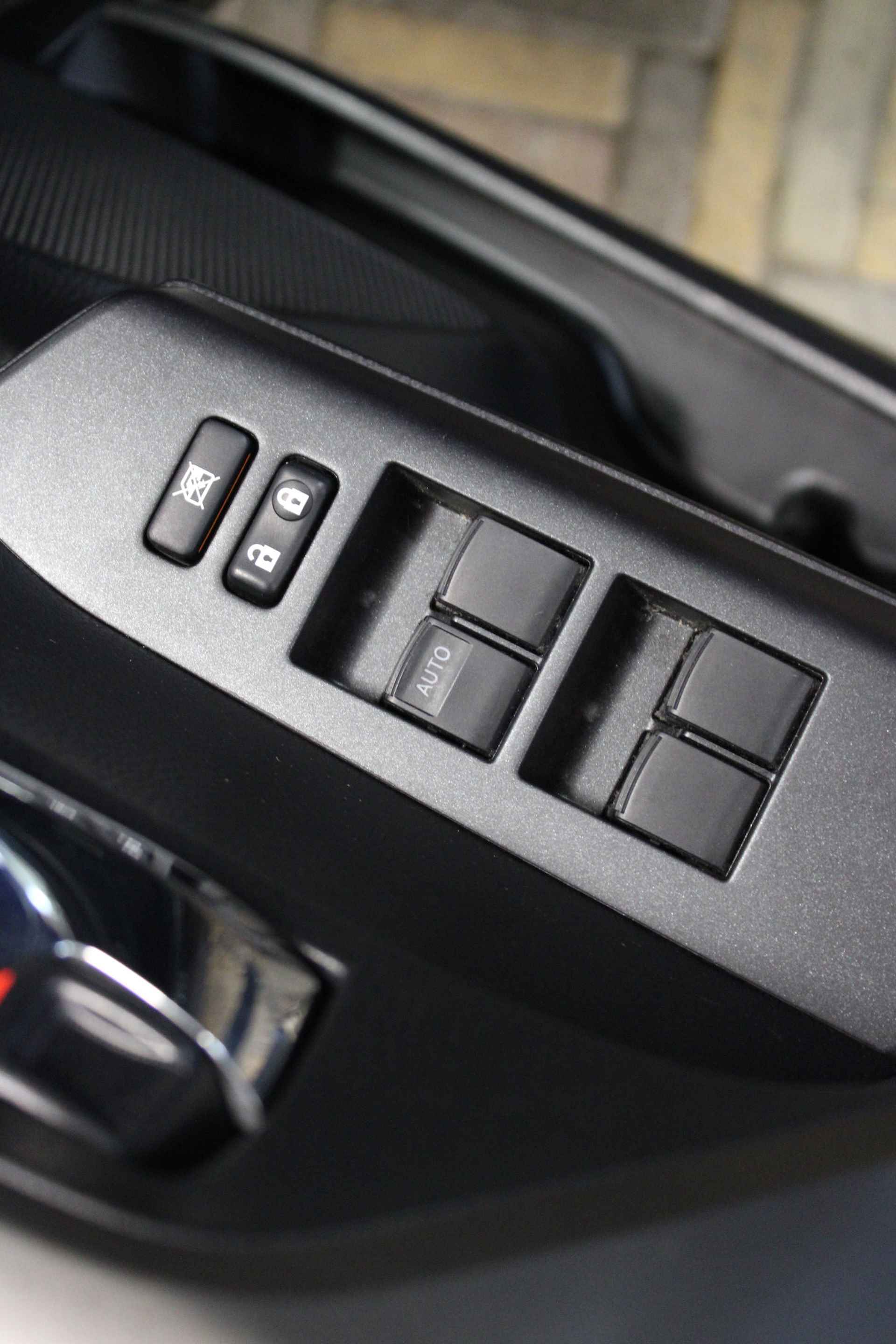 Toyota RAV4 2.5 Hybrid Dynamic | Incl. 1 jaar garantie | 1ste eigenaar | 100% Dealeronderhouden | Parkeercamera | Full LED | Cruise | DAB | Navi | Lane assist | Elektrische achterklep | PDC | Bluetooth | - 30/49