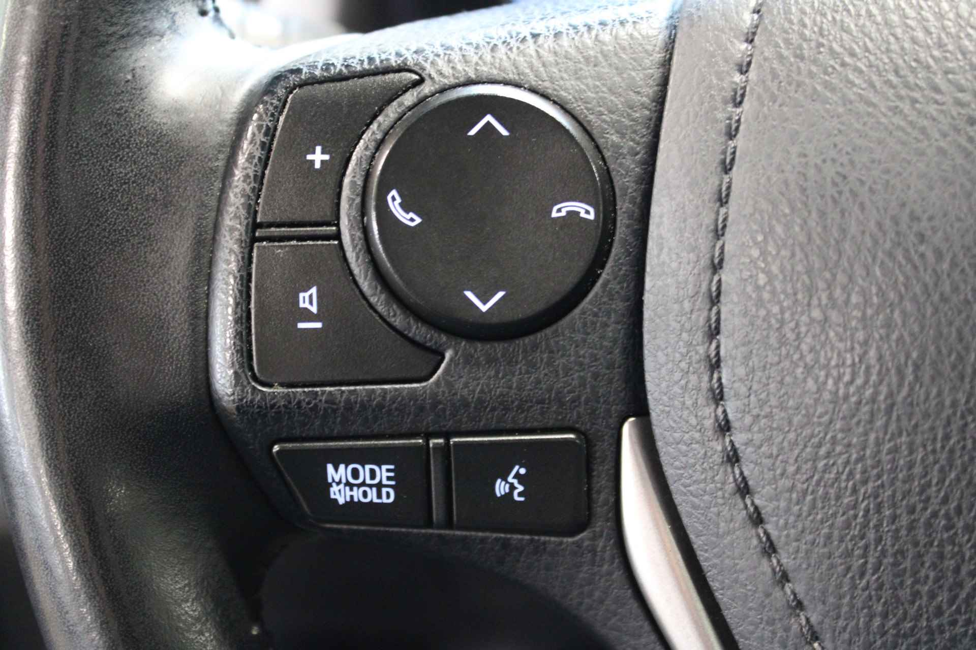 Toyota RAV4 2.5 Hybrid Dynamic | Incl. 1 jaar garantie | 1ste eigenaar | 100% Dealeronderhouden | Parkeercamera | Full LED | Cruise | DAB | Navi | Lane assist | Elektrische achterklep | PDC | Bluetooth | - 32/49