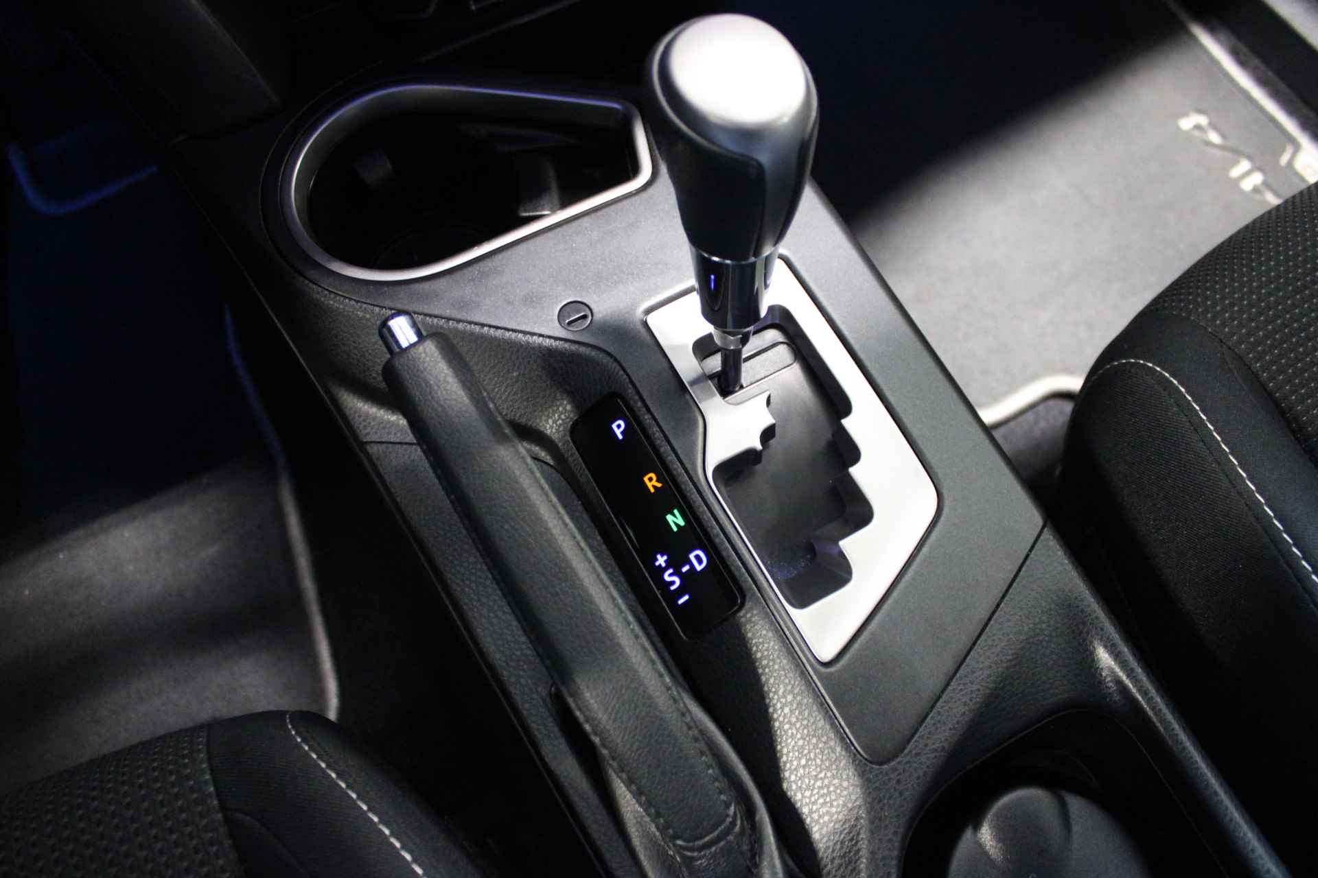 Toyota RAV4 2.5 Hybrid Dynamic | Incl. 1 jaar garantie | 1ste eigenaar | 100% Dealeronderhouden | Parkeercamera | Full LED | Cruise | DAB | Navi | Lane assist | Elektrische achterklep | PDC | Bluetooth | - 41/49