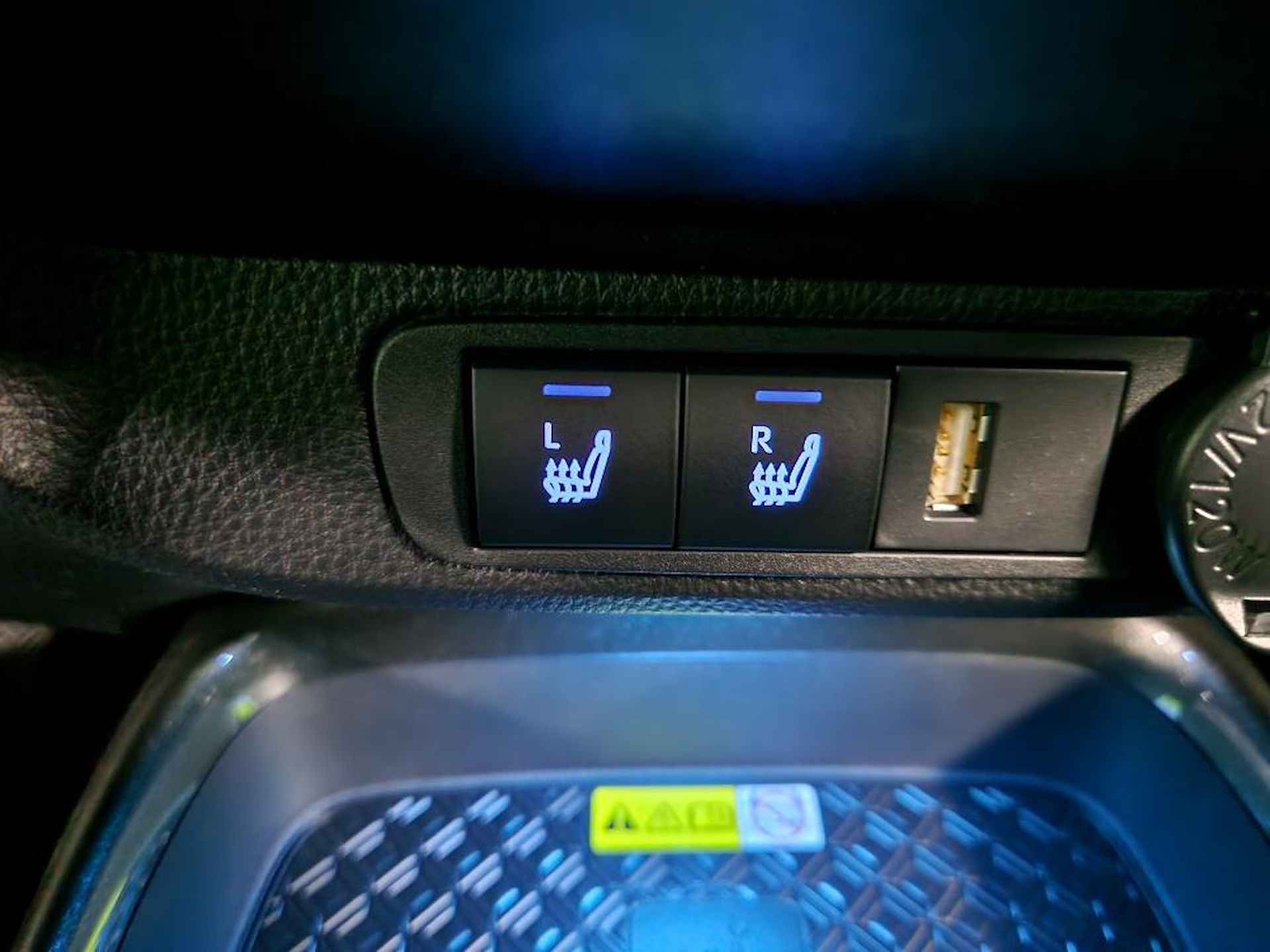 Toyota Aygo X 1.0 VVT-i MT Pulse Bi-Tone/NIEUW/NAVIGATIE/PARK.SENS/STOELVERWARMING - 7/15