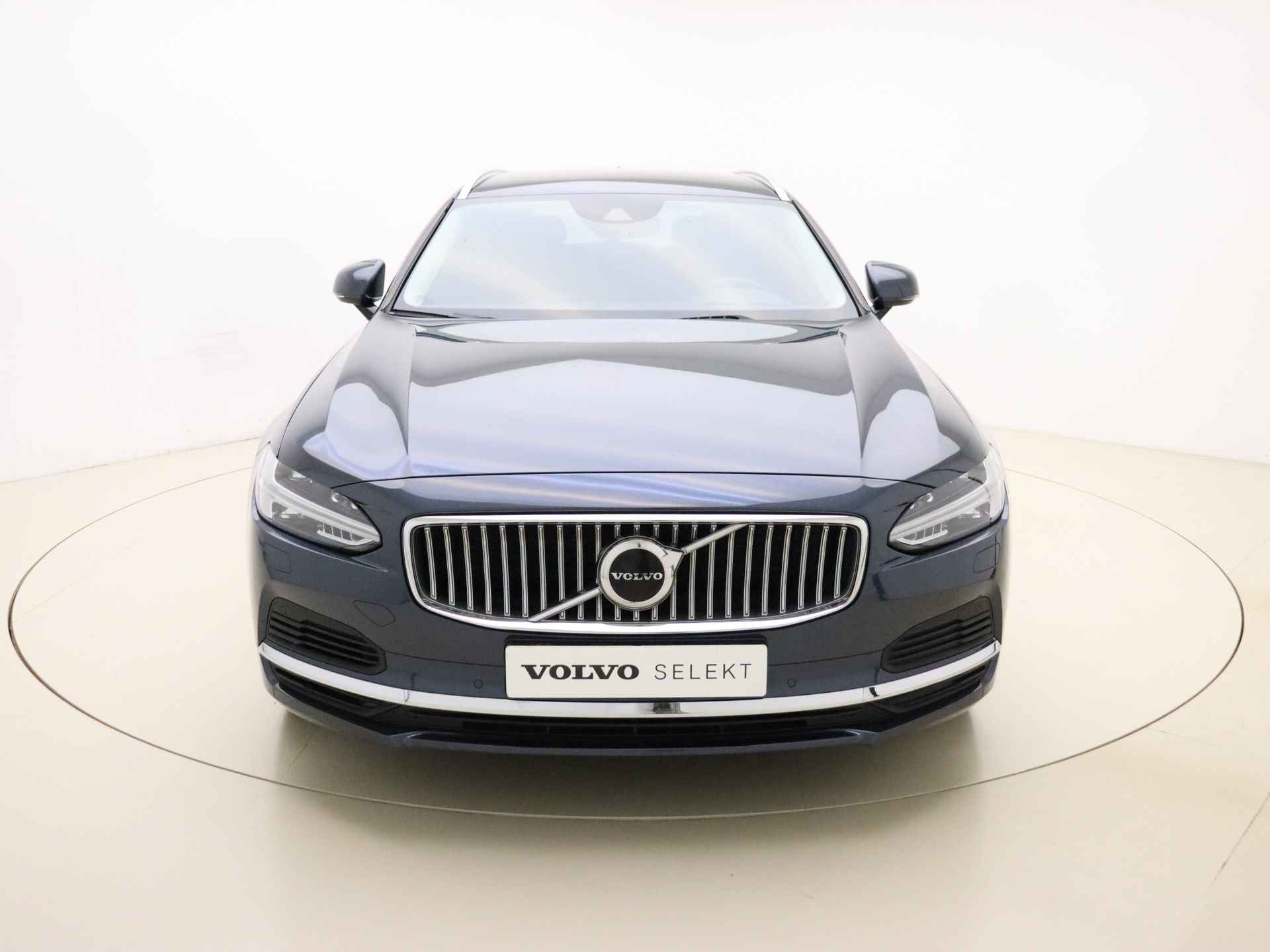 Volvo V90 T6 340pk AWD Inscription / H&K Audio / Elektr. Stoelen / Dubbel glas / Sportstuur / FULL-LED / Adapt. Cruise / BLIS / DAB / Lederen Dashboard / Trekhaak / - 5/36