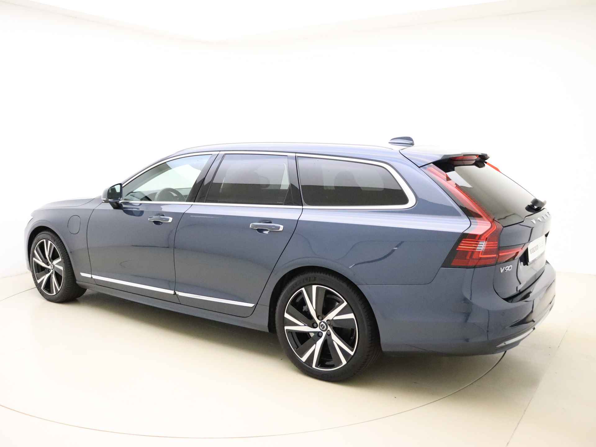 Volvo V90 T6 340pk AWD Inscription / H&K Audio / Elektr. Stoelen / Dubbel glas / Sportstuur / FULL-LED / Adapt. Cruise / BLIS / DAB / Lederen Dashboard / Trekhaak / - 6/36