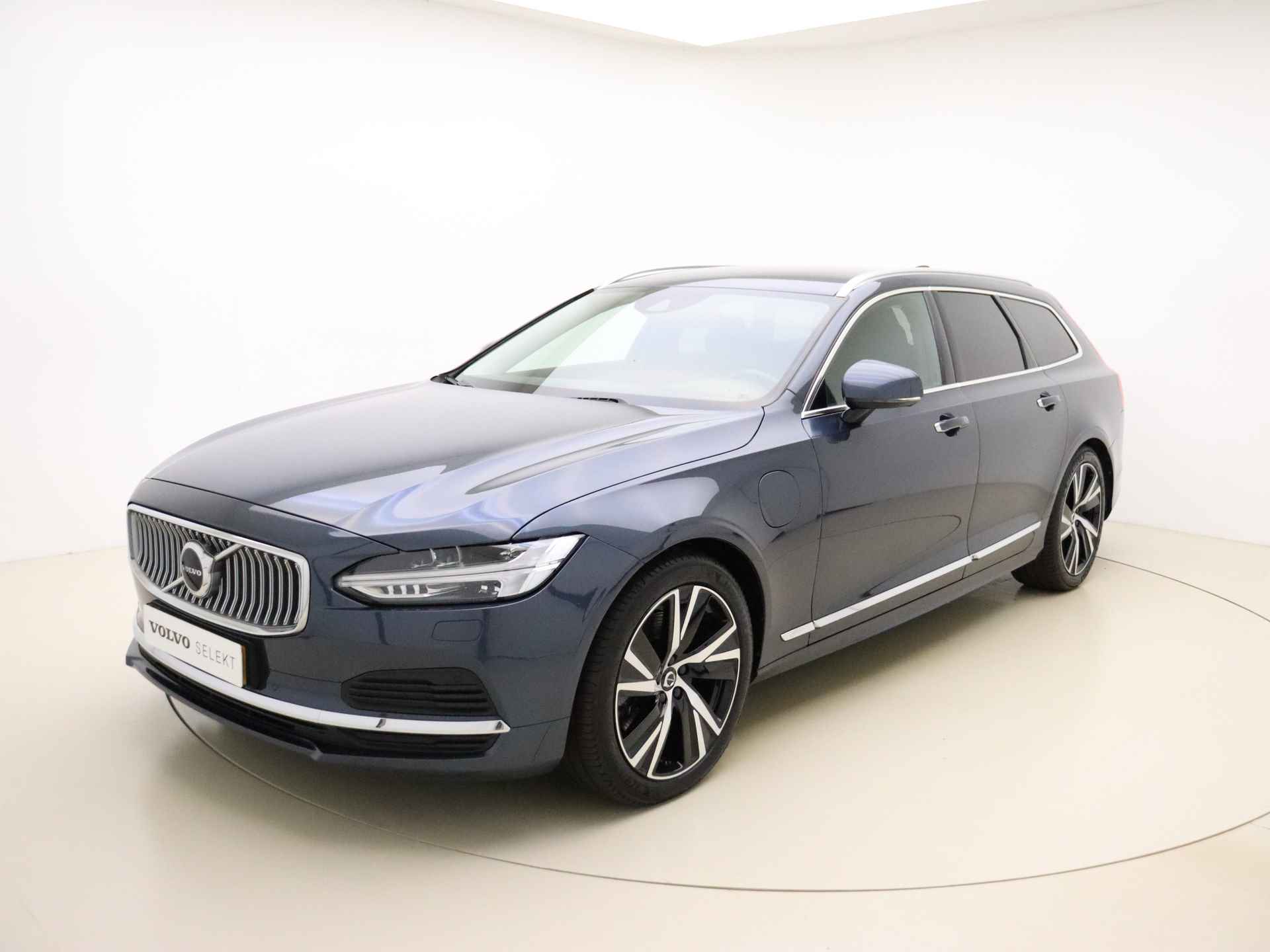 Volvo V90 T6 340pk AWD Inscription / H&K Audio / Elektr. Stoelen / Dubbel glas / Sportstuur / FULL-LED / Adapt. Cruise / BLIS / DAB / Lederen Dashboard / Trekhaak / - 9/36