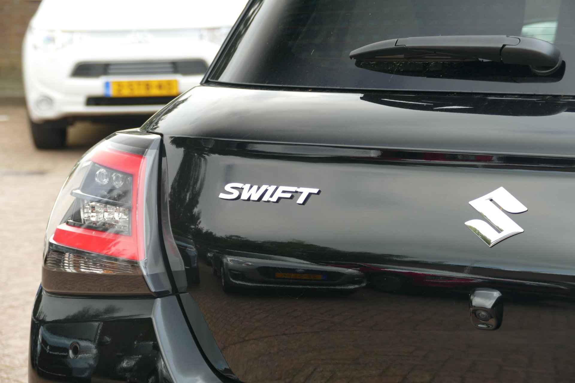 Suzuki Swift 1.2 Style Smart Hybrid - 7/33