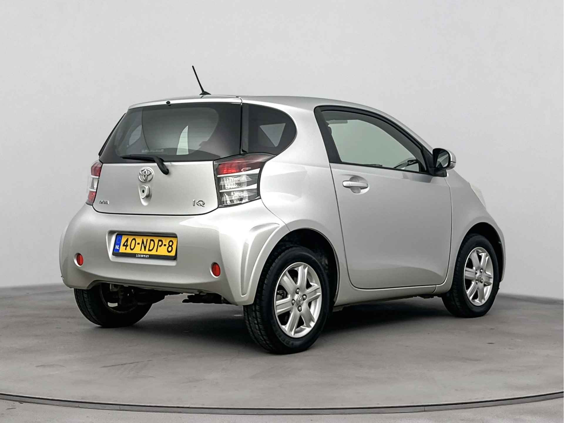 Toyota iQ 1.0 VVTi Comfort | Navigatie | Airco | LM velgen | - 3/38