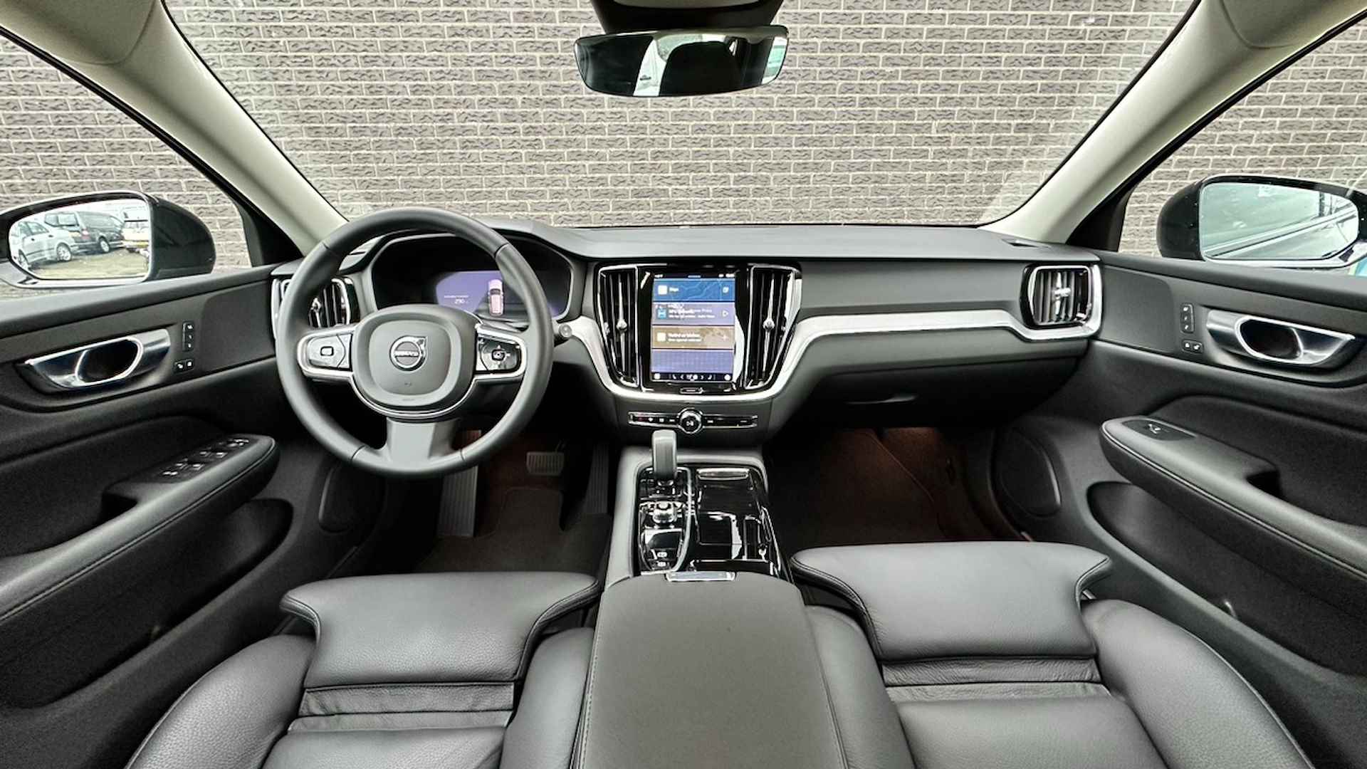 Volvo V60 2.0 T6 Recharge AWD Plus Dark | Camera | Google Maps | Apple Carplay/Android Auto | Keyless - 3/37