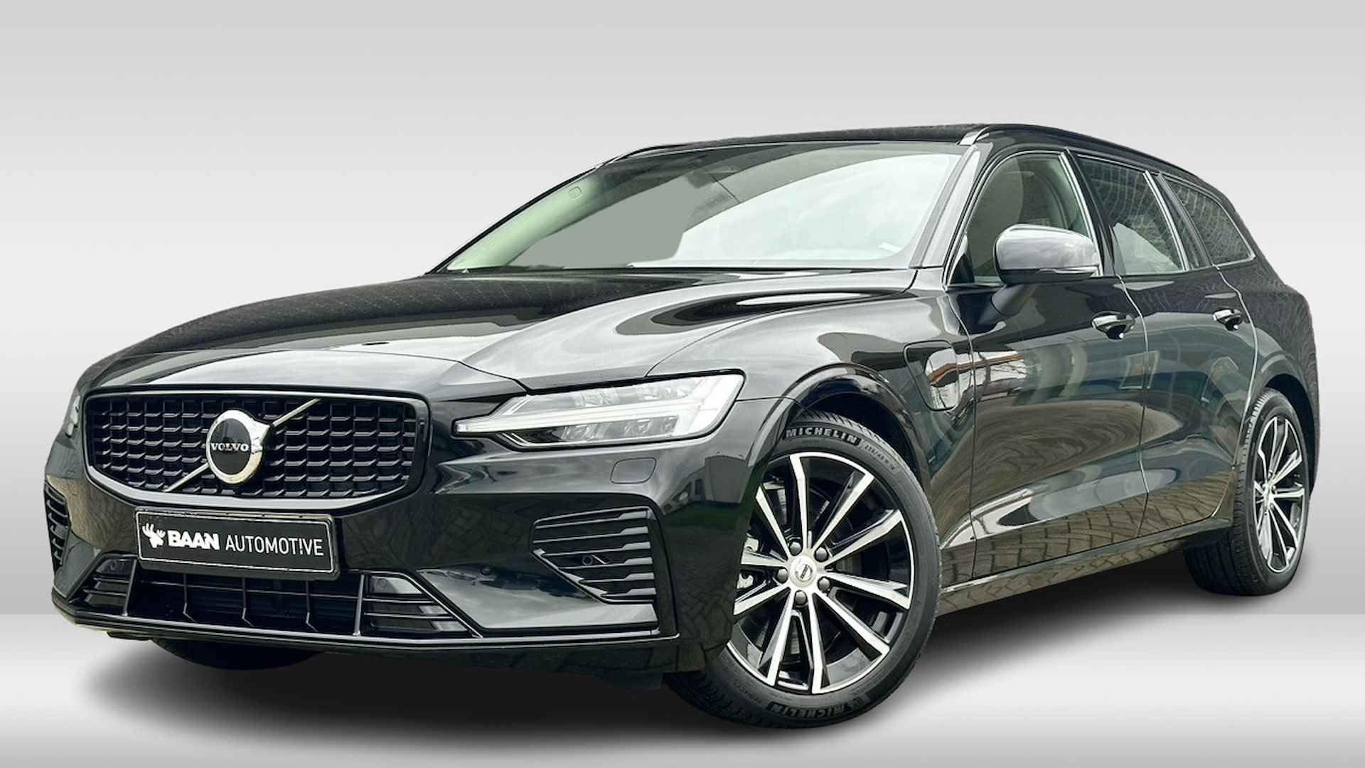 Volvo V60 2.0 T6 Recharge AWD Plus Dark | Camera | Google Maps | Apple Carplay/Android Auto | Keyless - 4/37