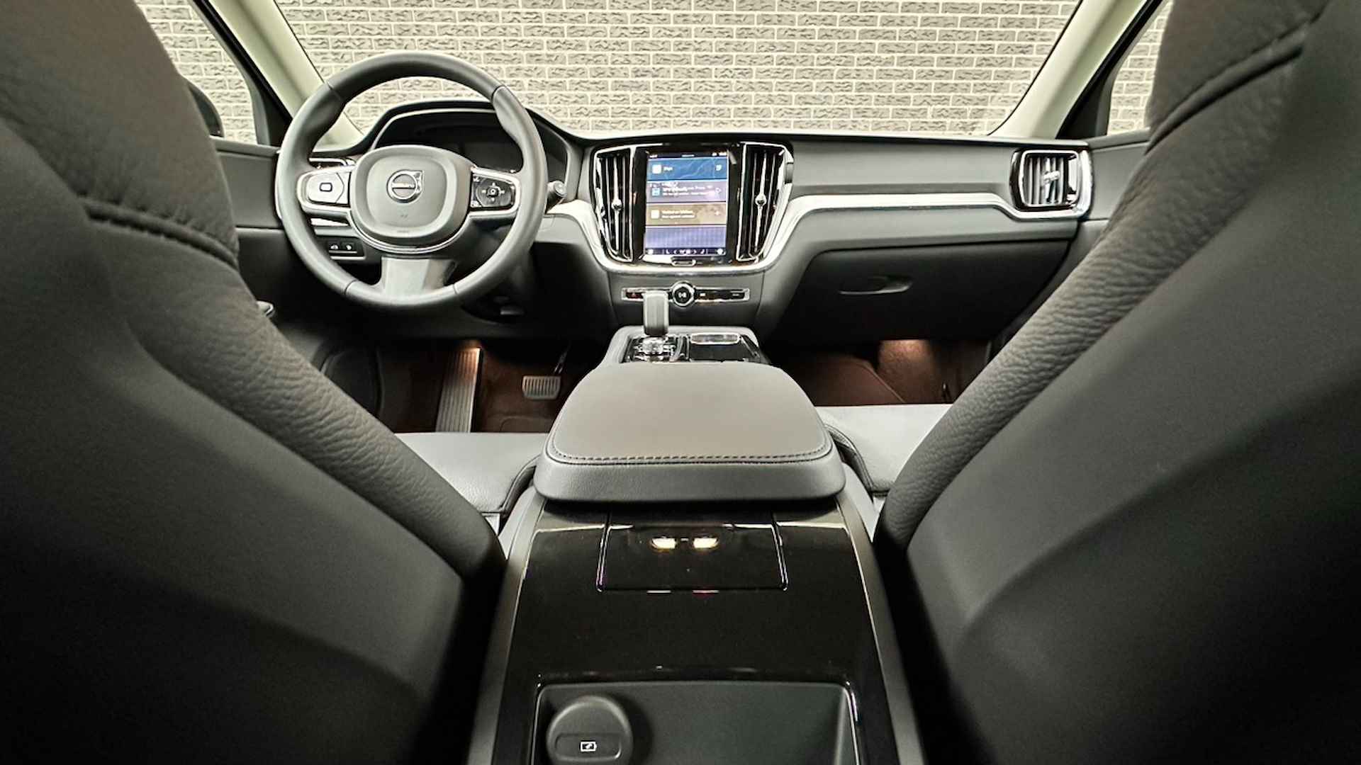 Volvo V60 2.0 T6 Recharge AWD Plus Dark | Camera | Google Maps | Apple Carplay/Android Auto | Keyless - 15/37