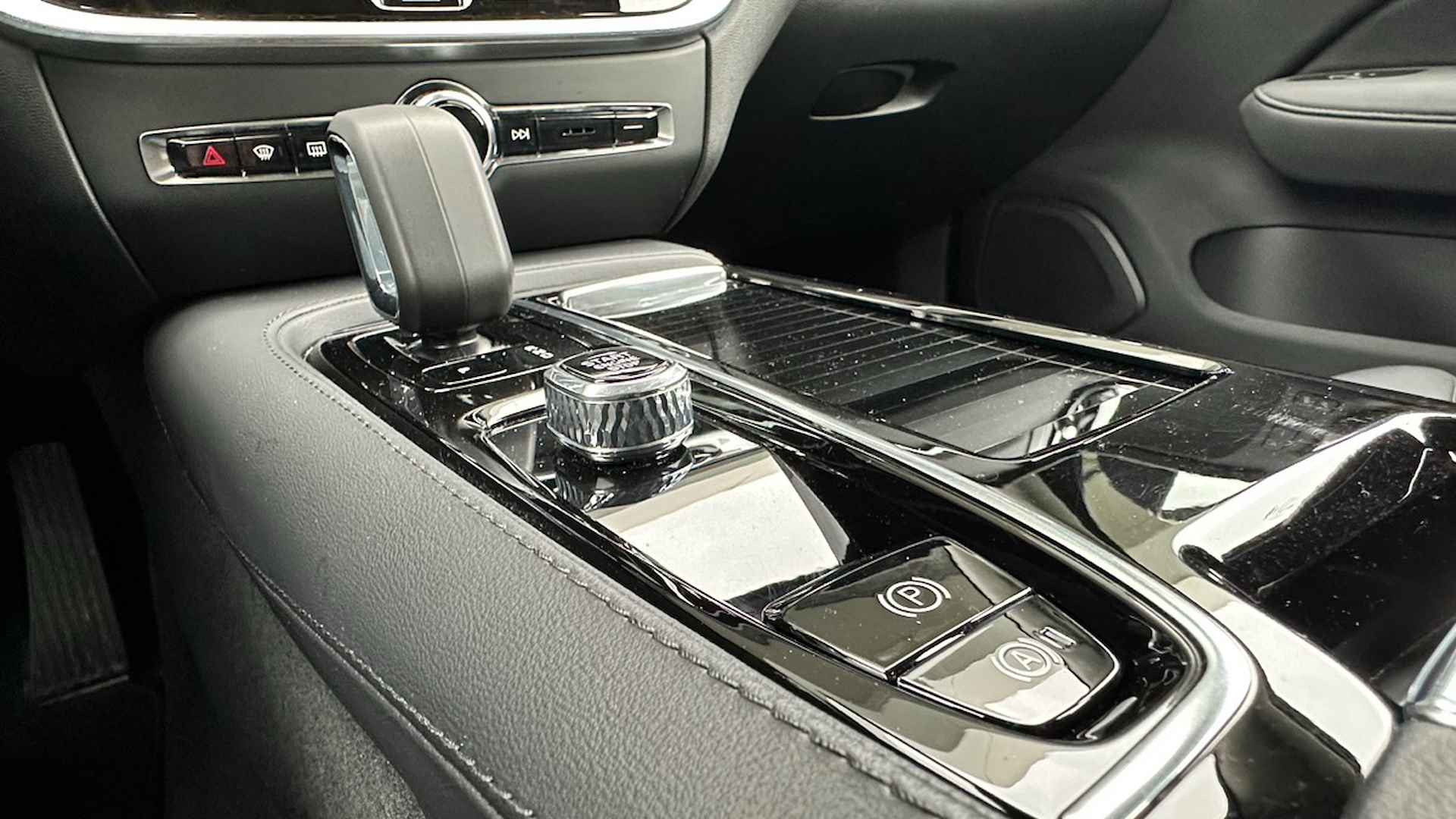 Volvo V60 2.0 T6 Recharge AWD Plus Dark | Camera | Google Maps | Apple Carplay/Android Auto | Keyless - 16/37