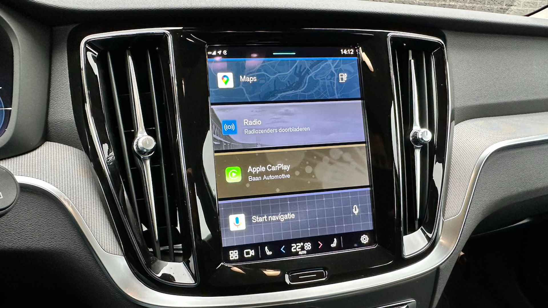 Volvo V60 2.0 T6 Recharge AWD Plus Dark | Camera | Google Maps | Apple Carplay/Android Auto | Keyless - 19/37