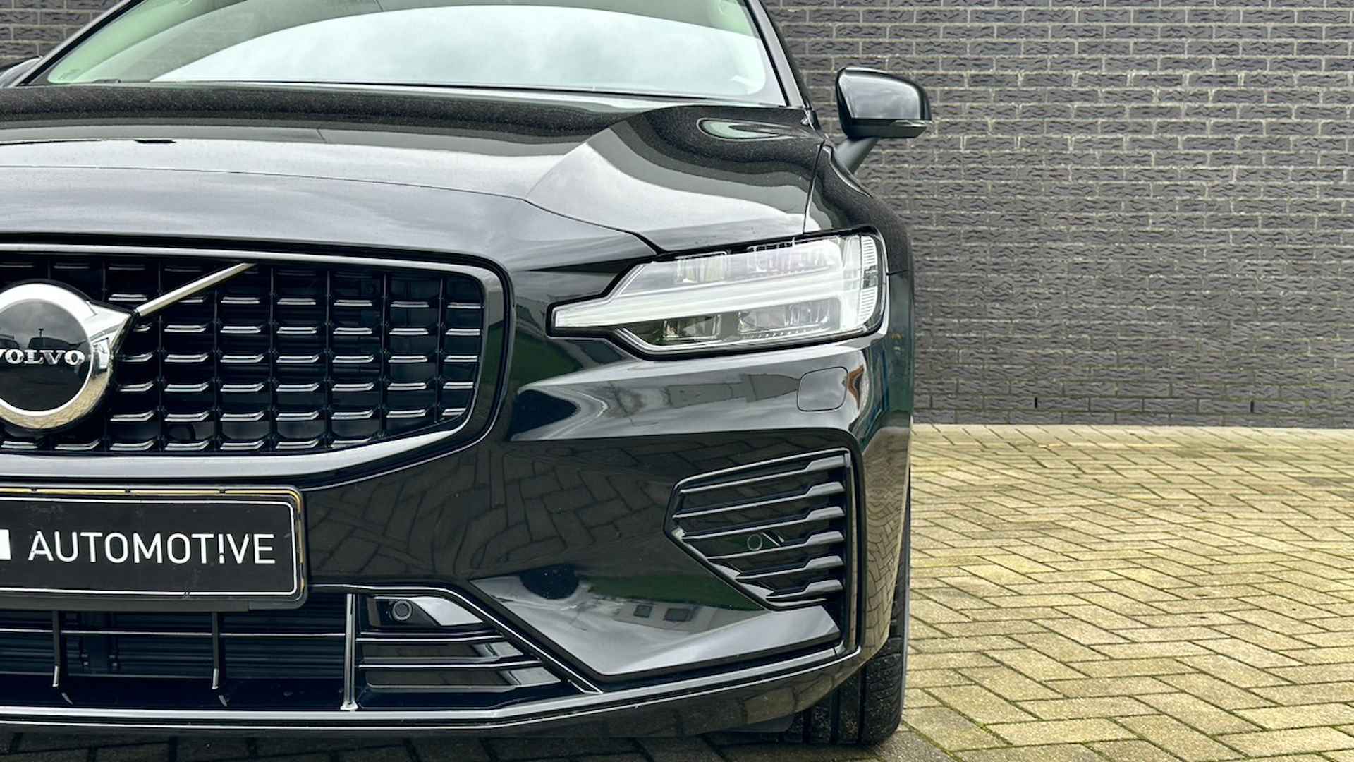 Volvo V60 2.0 T6 Recharge AWD Plus Dark | Camera | Google Maps | Apple Carplay/Android Auto | Keyless - 36/37