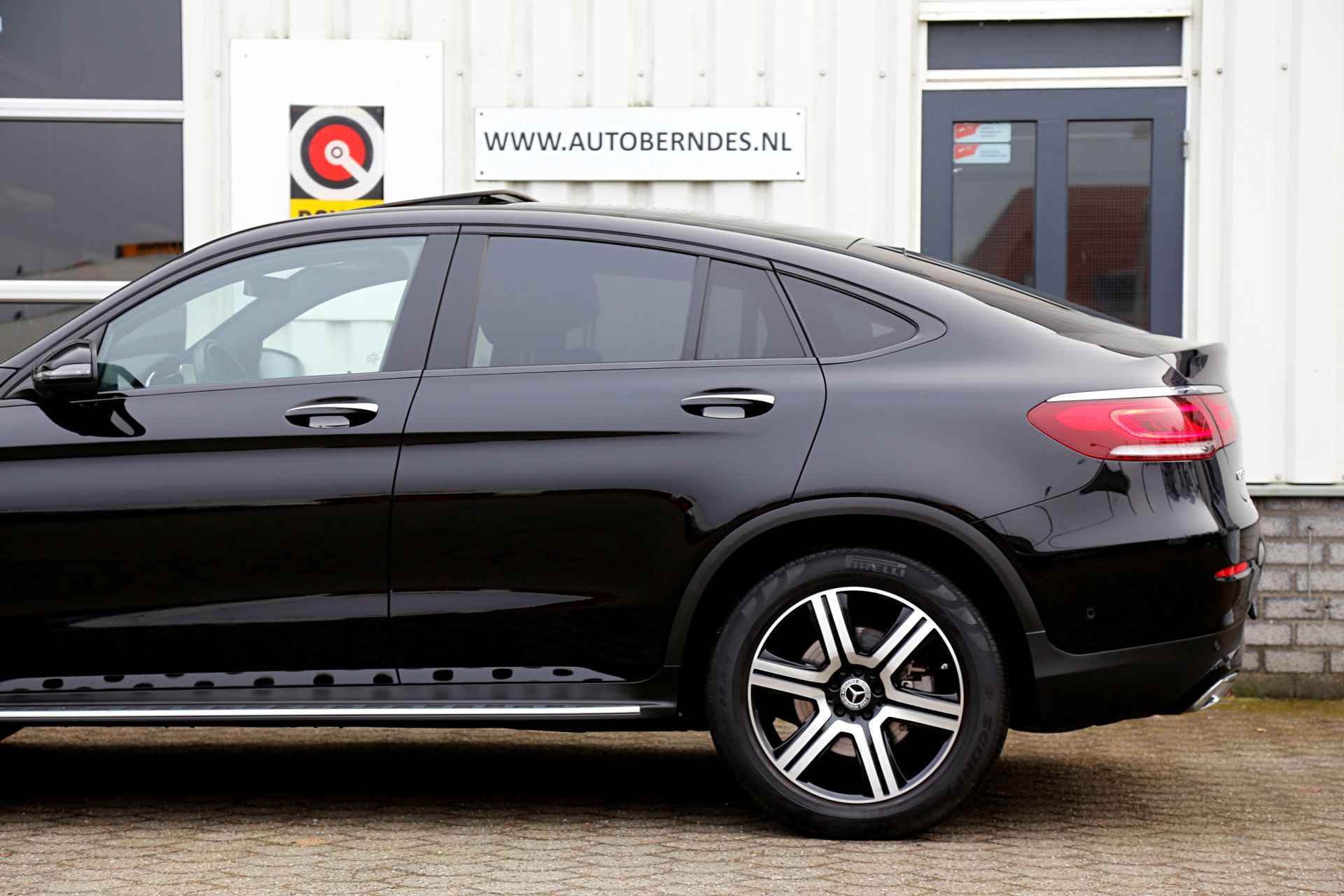 Mercedes-Benz GLC Coupé 300e 4MATIC PHEV Plug in hybride*Perfect MB Onderh.*BTW*1ste Eig*Luchtvering/Dak/Elek. Trekhaak/ACC/Burmester/Treeplanken/ - 62/76