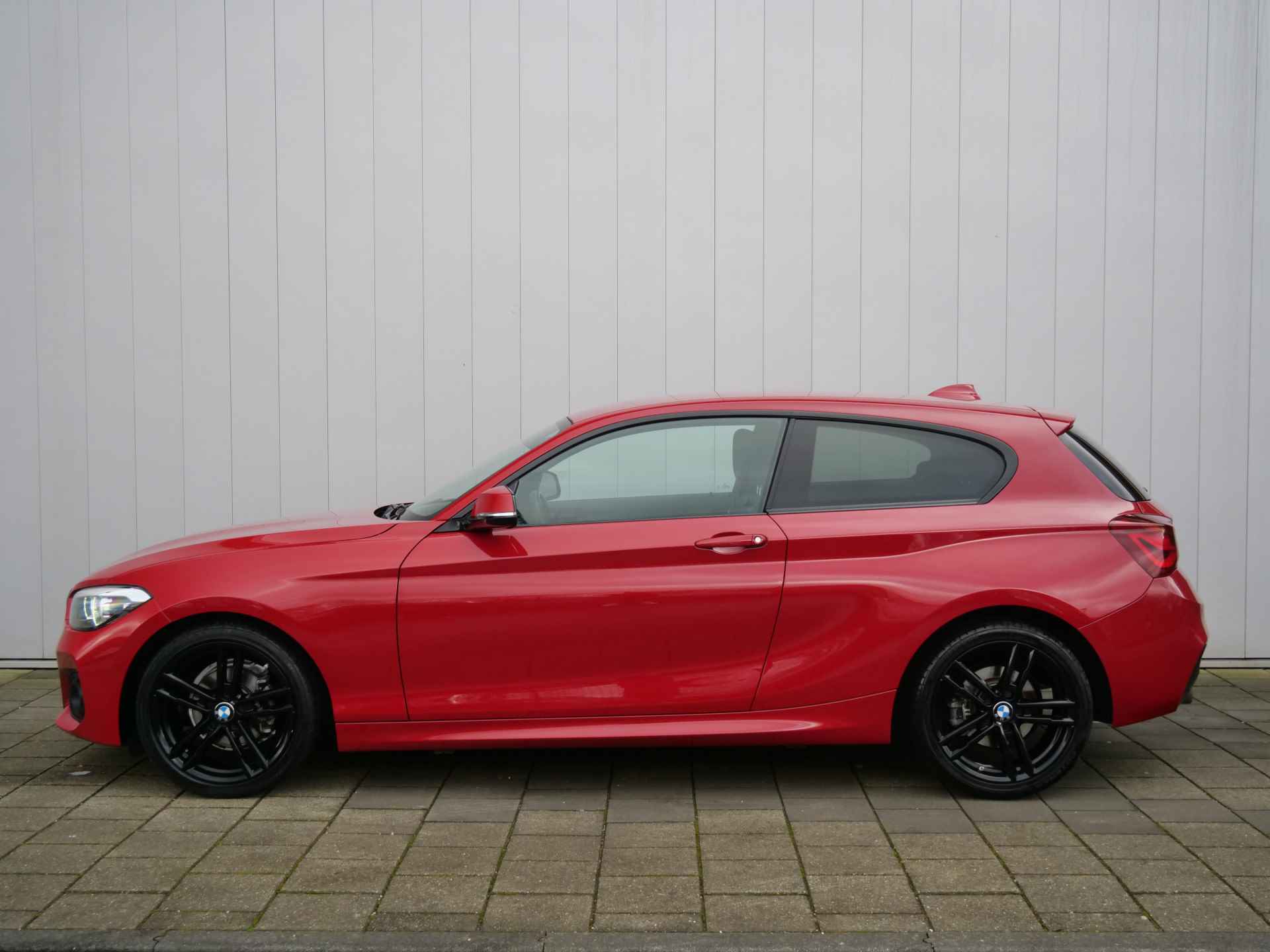 BMW 1-serie 118i 136pk Edition M Sport Shadow High Executive LED / 18Inch / Sportstoelen / Privacy Glas - 18/39