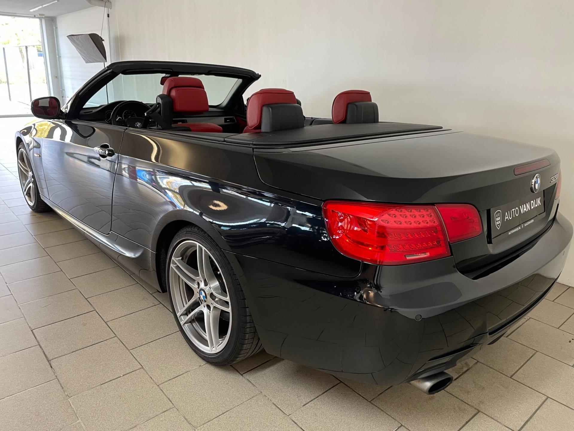 BMW 3-serie Cabrio 320i Sport Edition AUTOMAAT M PAKKET AIRCO CLIMA NAVI CRUISE LEER PDC WINDVANGER ZEER NETTE AUTO - 4/53