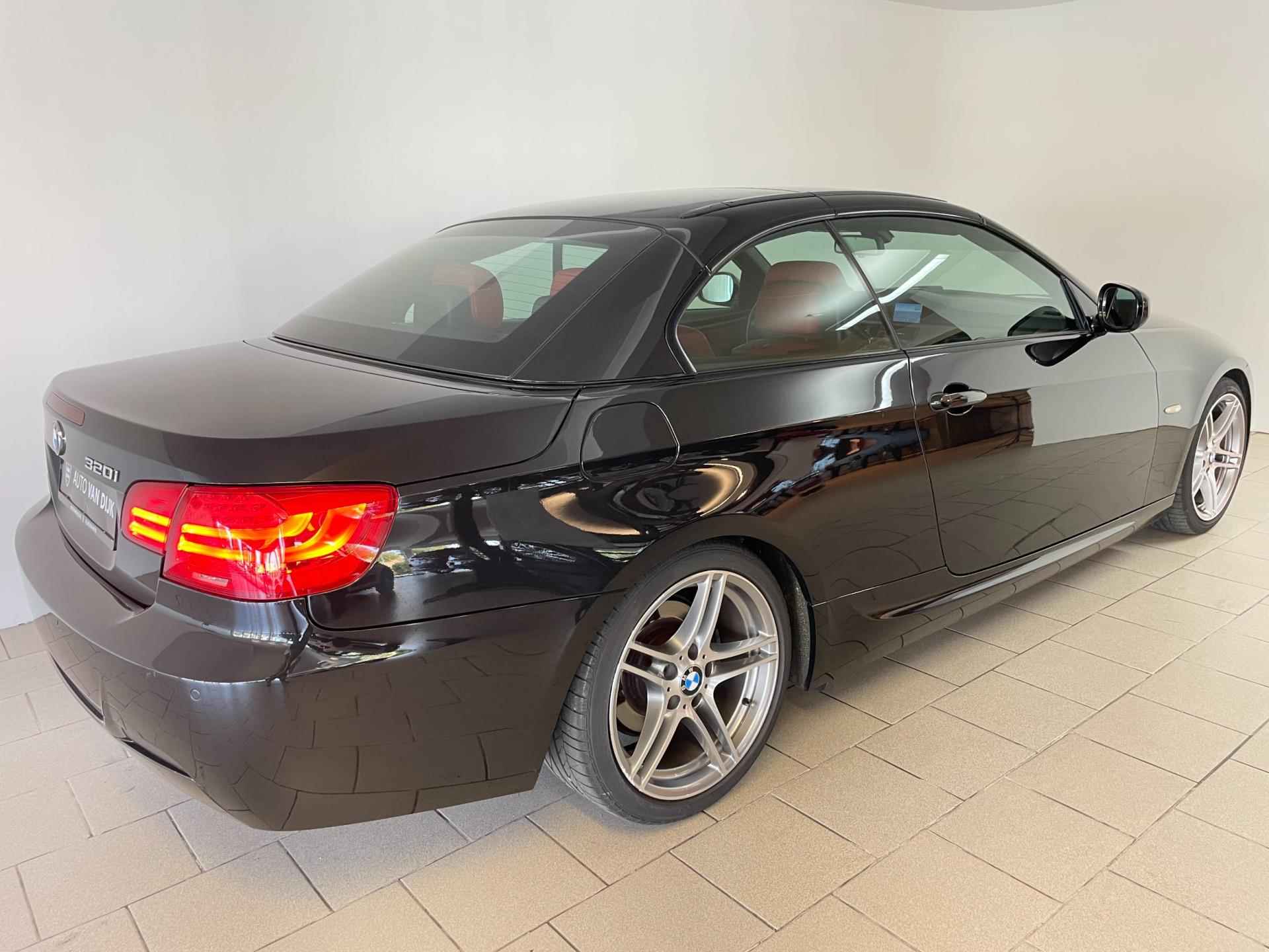 BMW 3-serie Cabrio 320i Sport Edition AUTOMAAT M PAKKET AIRCO CLIMA NAVI CRUISE LEER PDC WINDVANGER ZEER NETTE AUTO - 12/53