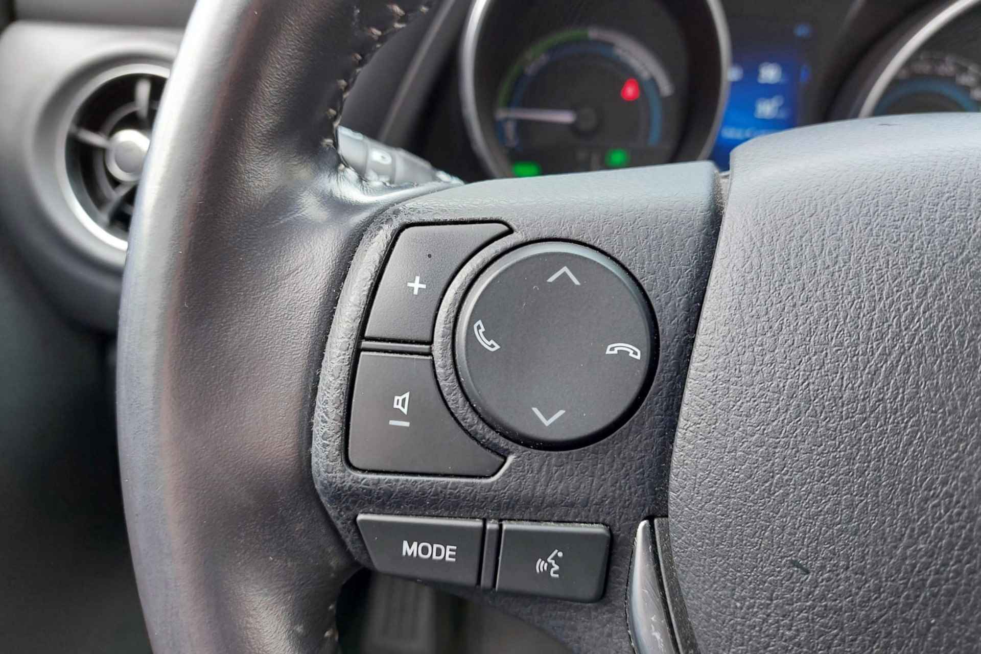 Toyota Auris Touring Sports 1.8 Hybrid Aspiration | navi | cruise control | climate control | trekhaak - 7/27