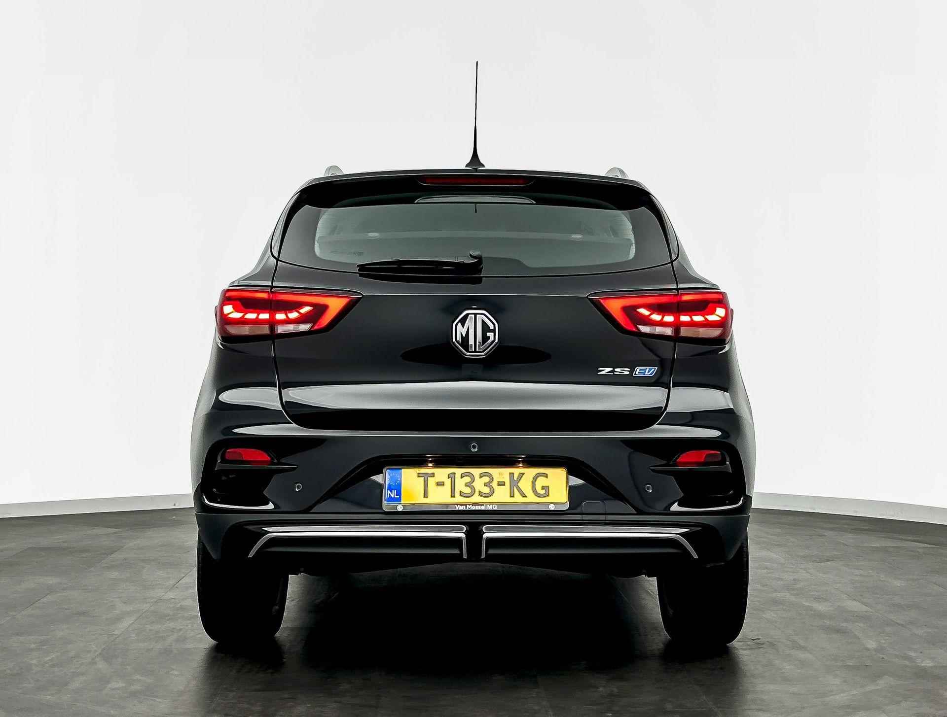 MG ZS EV Long Range Comfort 70 kWh NIEUW | Platinum Deal | €4.000 Korting | Subsidie €2.000 | Apple Carplay | Camera | PDC - 4/29