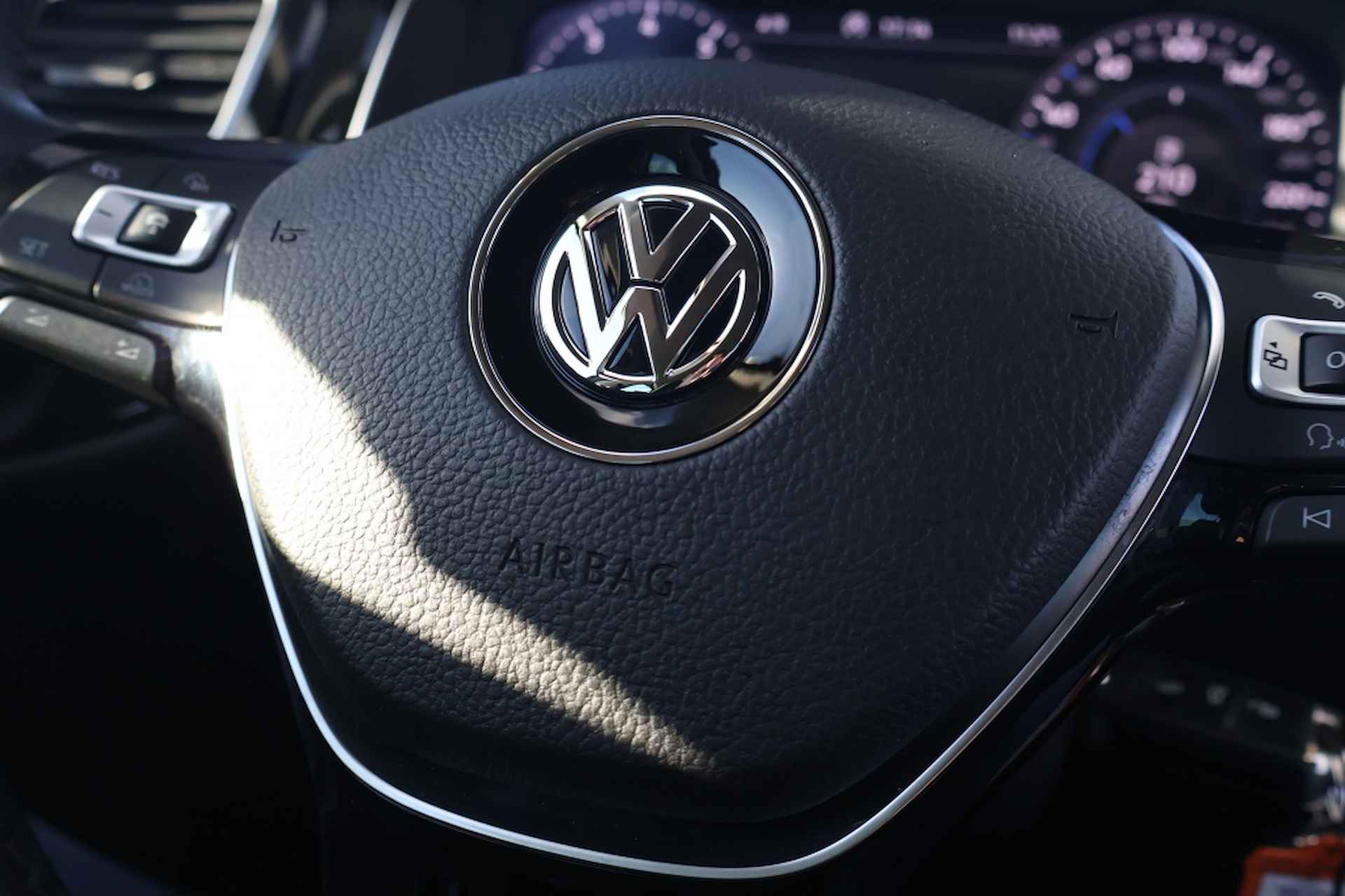 Volkswagen Golf 1.5 TSI R-Line Highline | Virtual cockpit | Carplay - 7/25
