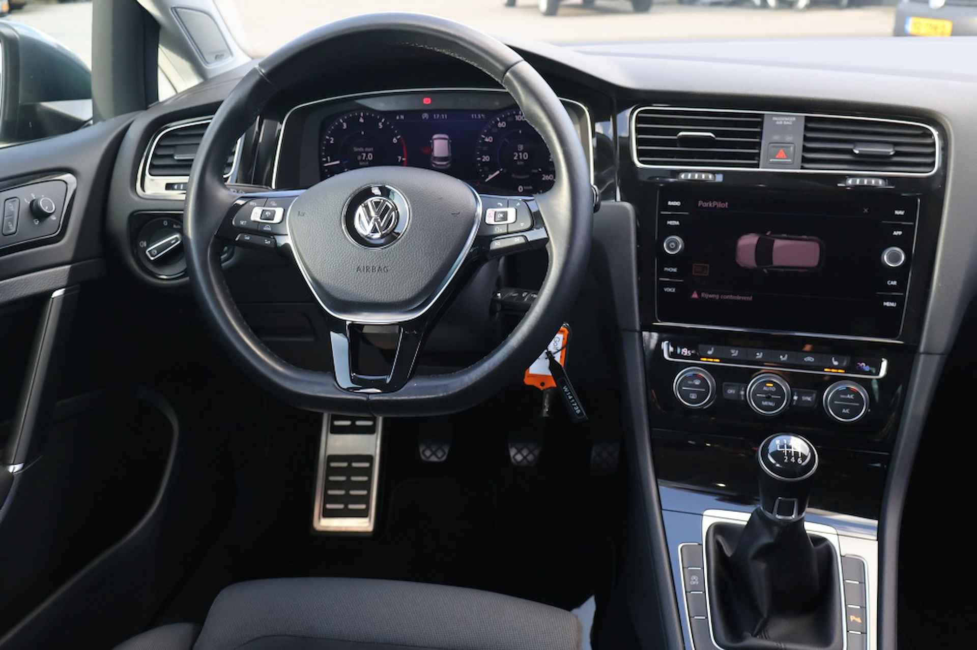 Volkswagen Golf 1.5 TSI R-Line Highline | Virtual cockpit | Carplay - 21/25
