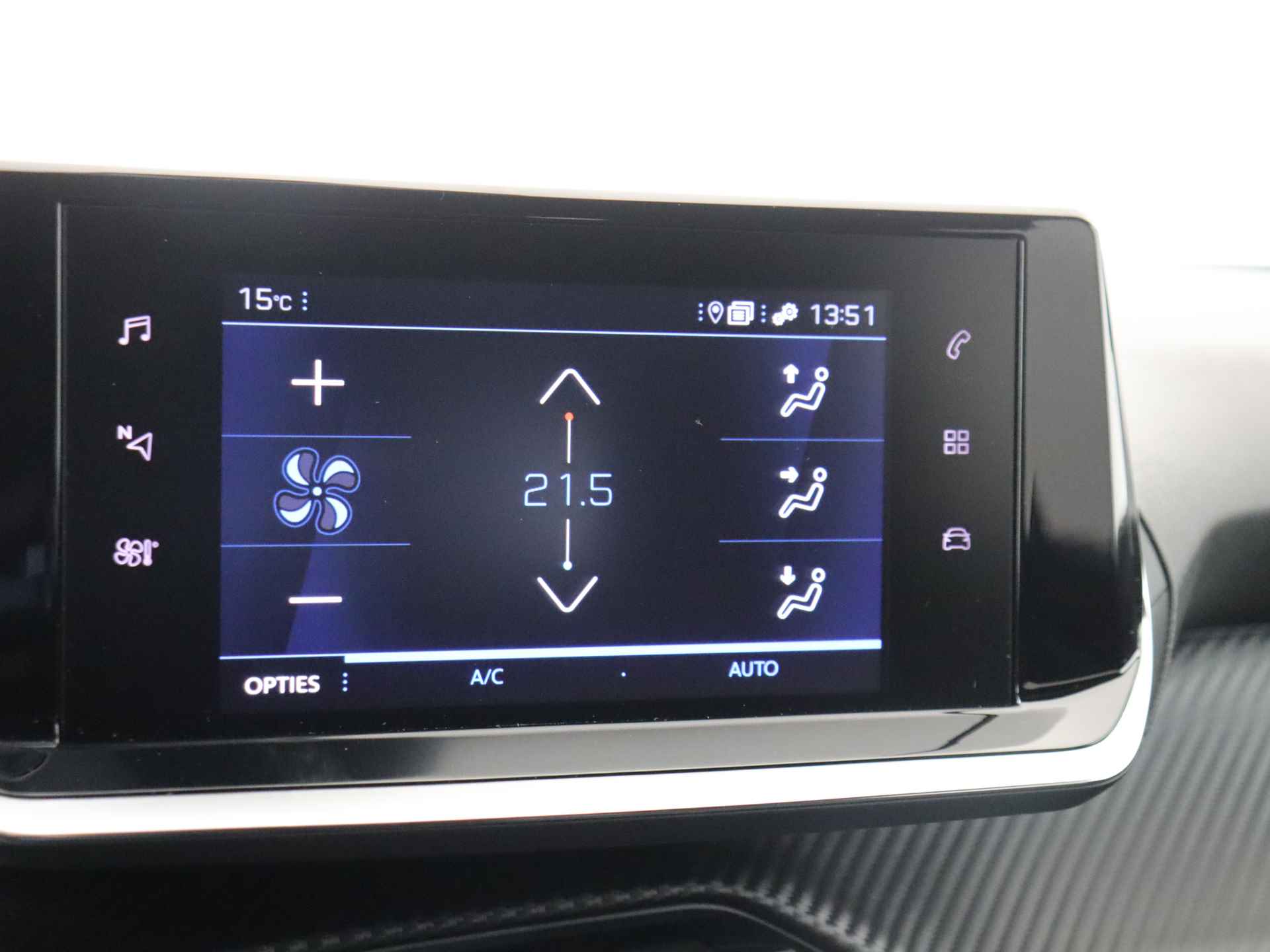 Peugeot 2008 1.2 PureTech Style | Navigatie | Lichtmetalen velgen - 17/35