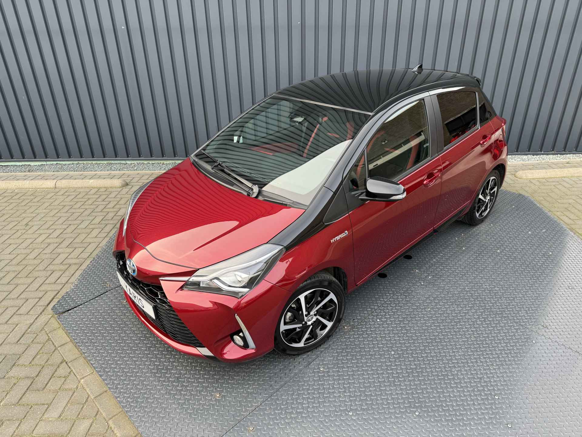 Toyota Yaris 1.5 Hybrid Bi-Tone | 21.500 km | PDC achter | 10 jr GARANTIE | Rijklaar!! - 3/37