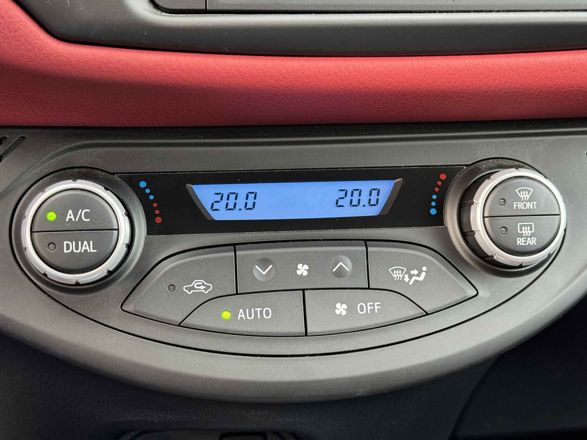 Toyota Yaris 1.5 Hybrid Bi-Tone | 21.500 km | PDC achter | 10 jr GARANTIE | Rijklaar!! - 26/37