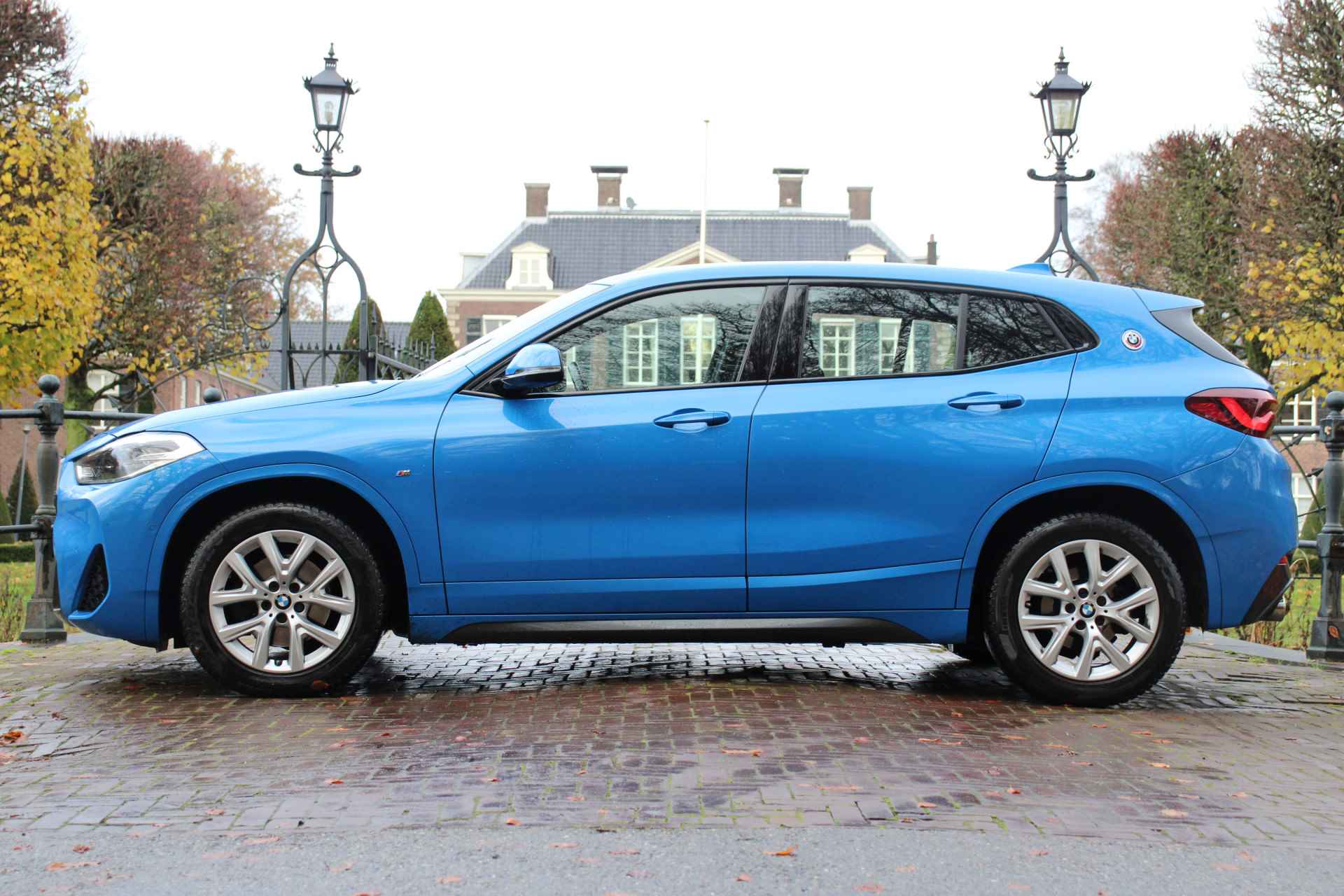 BMW X2 sDrive18i HIGH EXECUTIVE | M-PAKKET! | SPORTSTOELEN | NAVI-PROF | CLIMA | STOELVERWARMING | CRUISE | PARK SENS V+A | XENON | 19' - 2/5