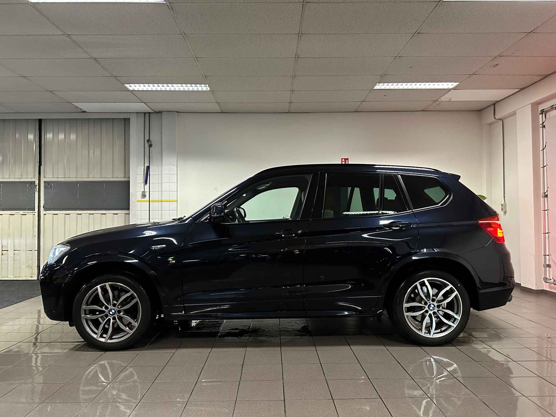 BMW X3 SDrive20i High Executive M-Sport * NL Auto / Elektr. Trekhaak / Xenon / Navigatie * - 2/24