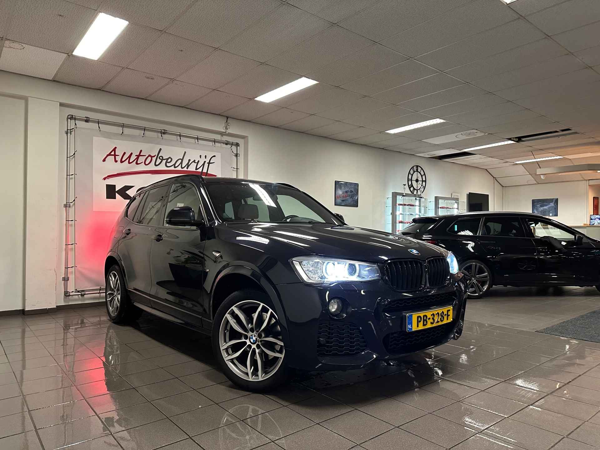 BMW X3 SDrive20i High Executive M-Sport * NL Auto / Elektr. Trekhaak / Xenon / Navigatie * - 8/24