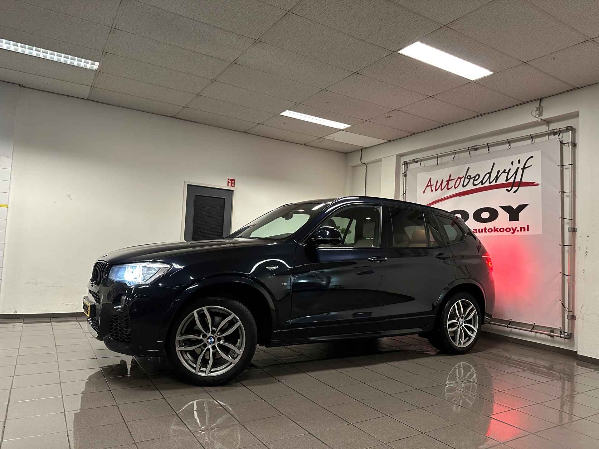 BMW X3 SDrive20i High Executive M-Sport * NL Auto / Elektr. Trekhaak / Xenon / Navigatie * - 10/24