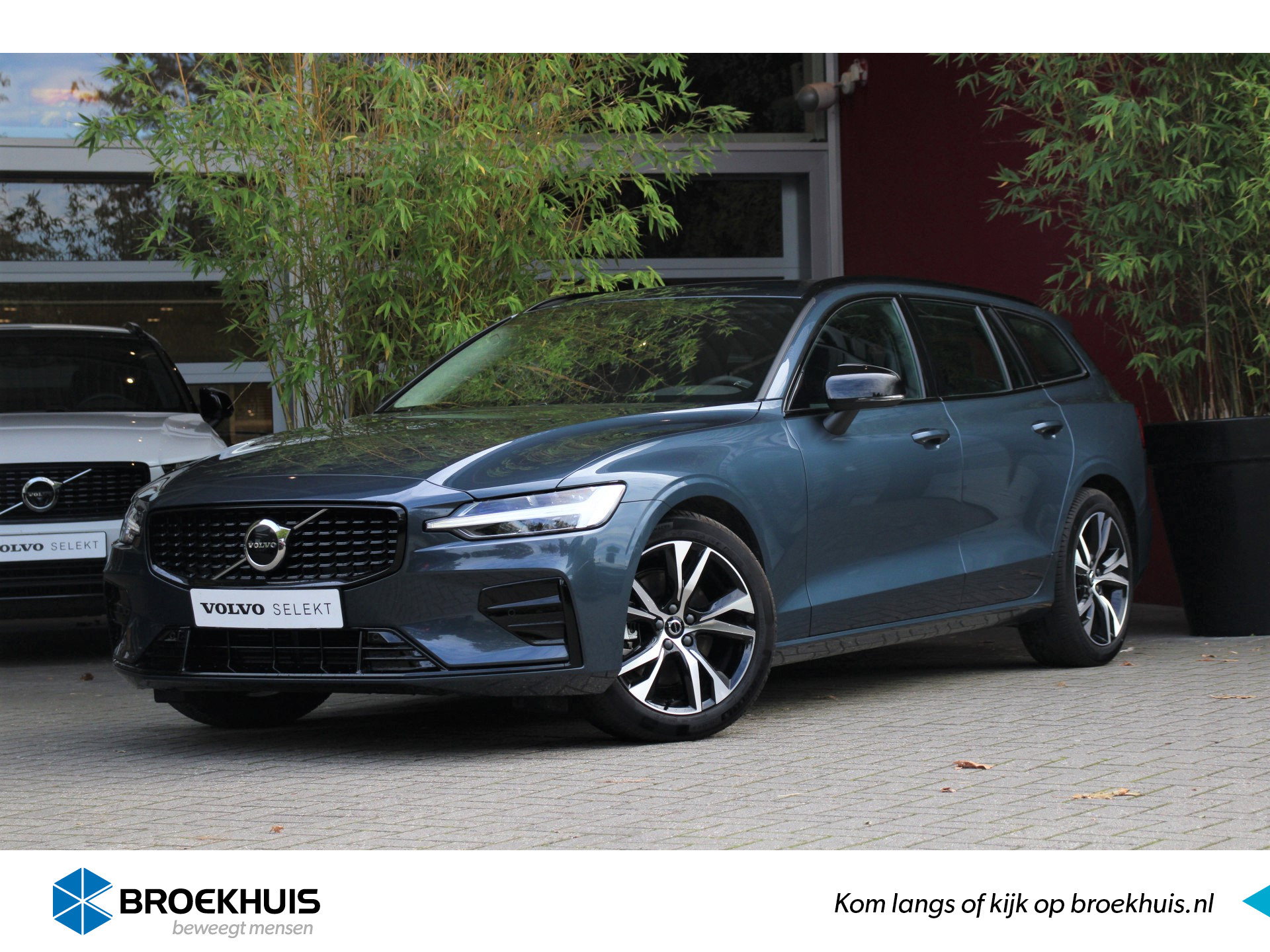 Volvo V60 2.0 B4 Plus Dark | Trekhaak| Stoel/stuurverwarming | Adaptive Cruise | Dodehoeksensoren | Memory Seats