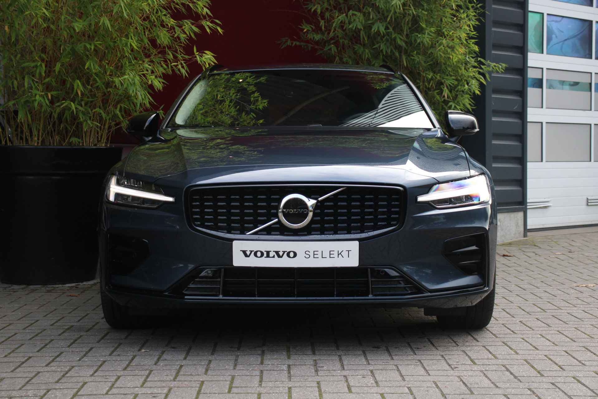 Volvo V60 2.0 B4 Plus Dark | Trekhaak| Stoel/stuurverwarming | Adaptive Cruise | Dodehoeksensoren | Memory Seats - 9/25