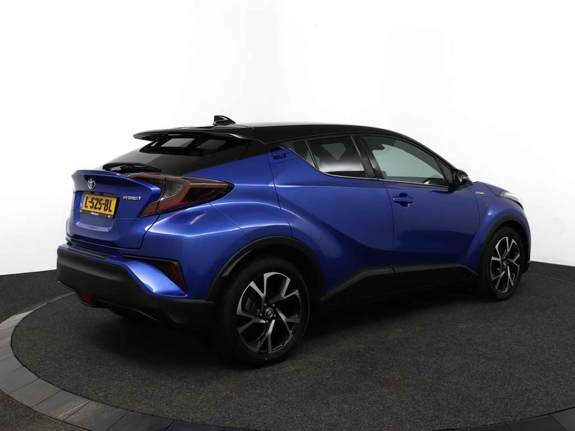 Toyota C-HR 1.8 Hybrid Adventure Bi-Tone | Leder | JBL | Stoelverwarming | Camera | Climate Control - 2/51