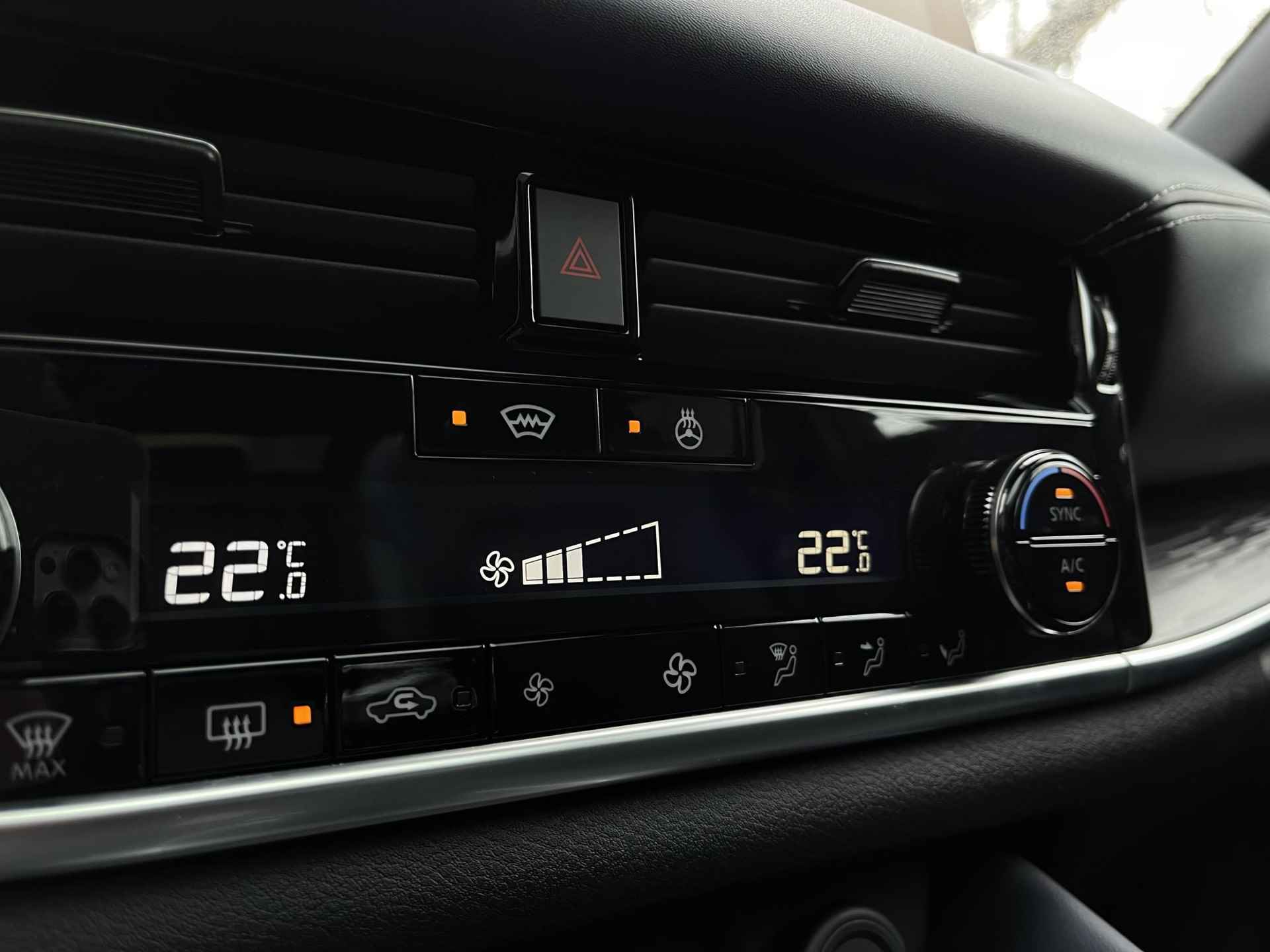 Nissan Qashqai 1.3 MHEV Tekna Design + Cold Pack | Panoramadak | Stuur- + Stoelverarming | Adapt. Cruise Control | Head-Up Display | Rijklaarprijs! - 26/30