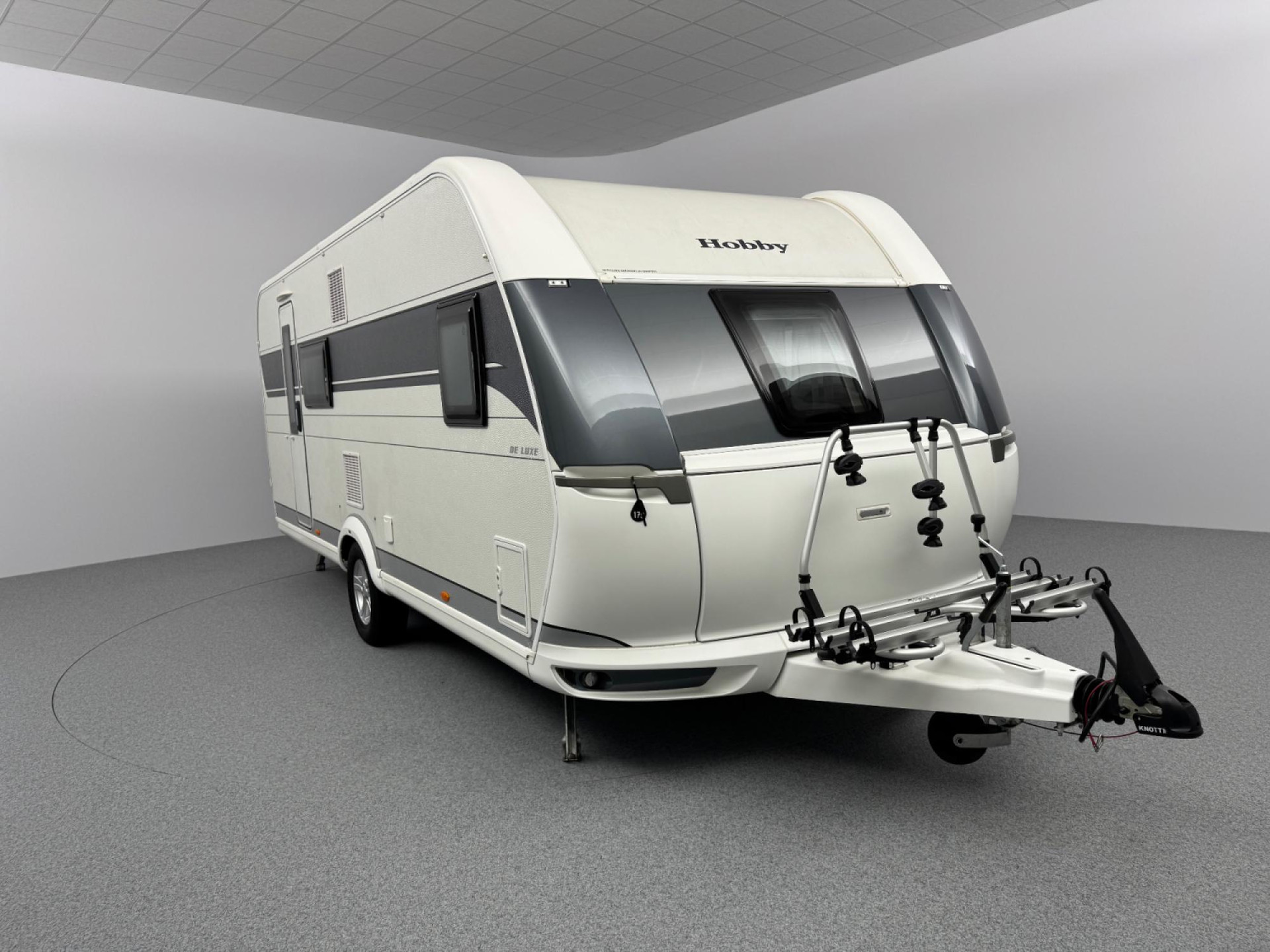 Hobby De Luxe 560 KMFe Stapelbed NIEUWE Mover INCL. STALLING